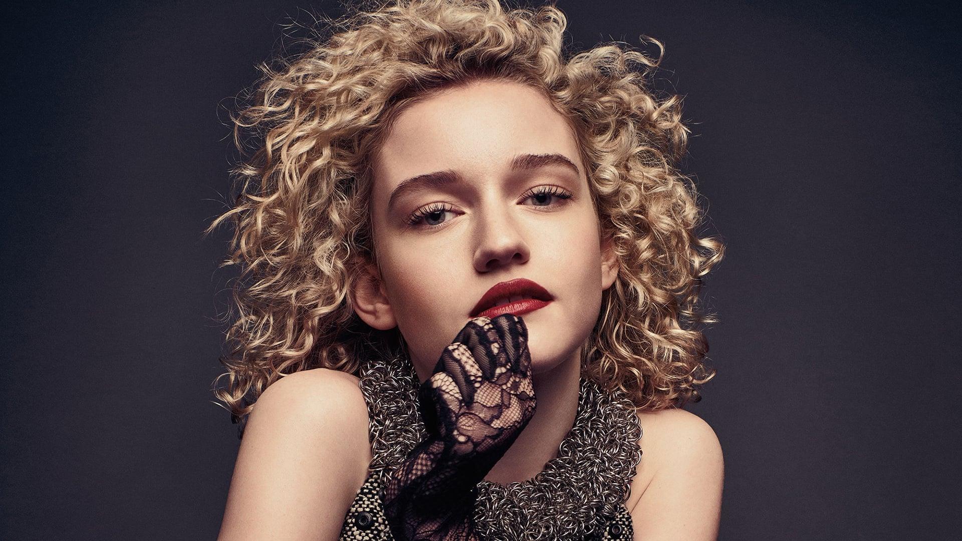 1920x1080 Julia Garner Wallpaper