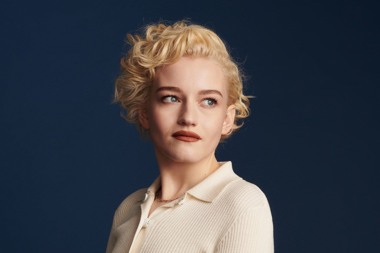 1581x1054 Actress Julia Garner on 'Ozark, ' 'The Assistant, ' and 'Inventing Anna'