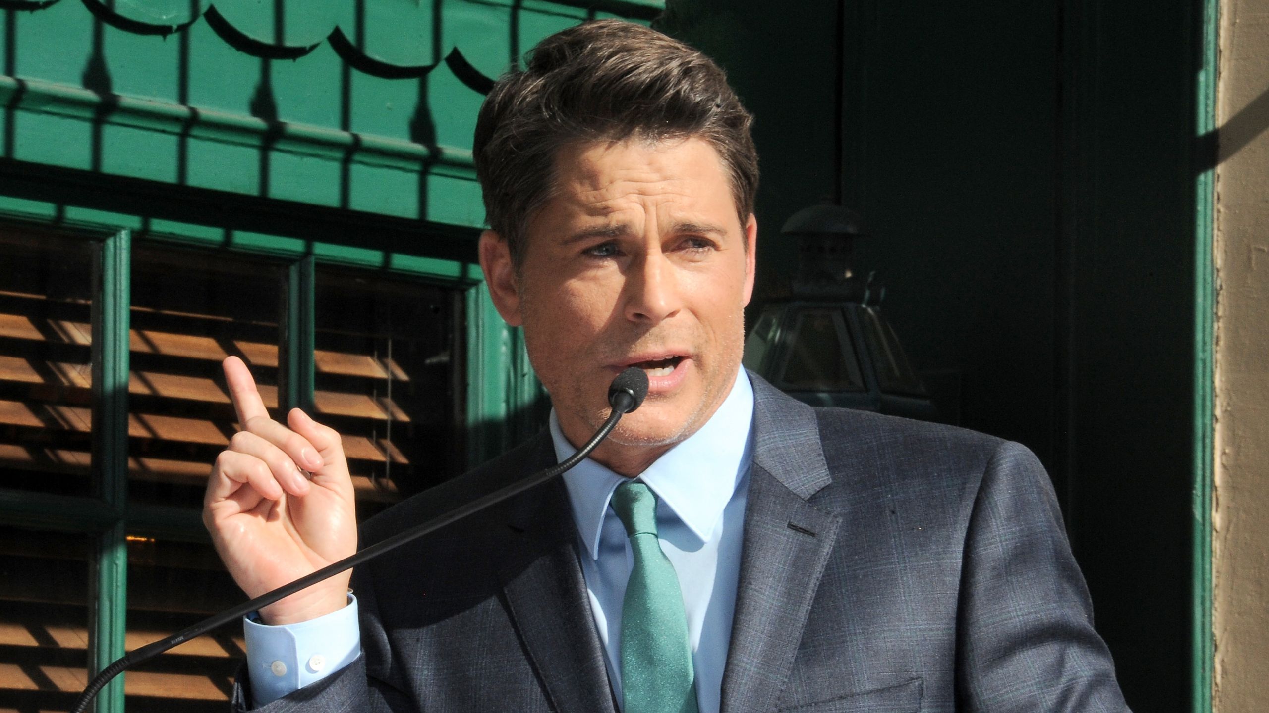2560x1440 Why Rob Lowe Will Never Eat a Hot Dog in Public