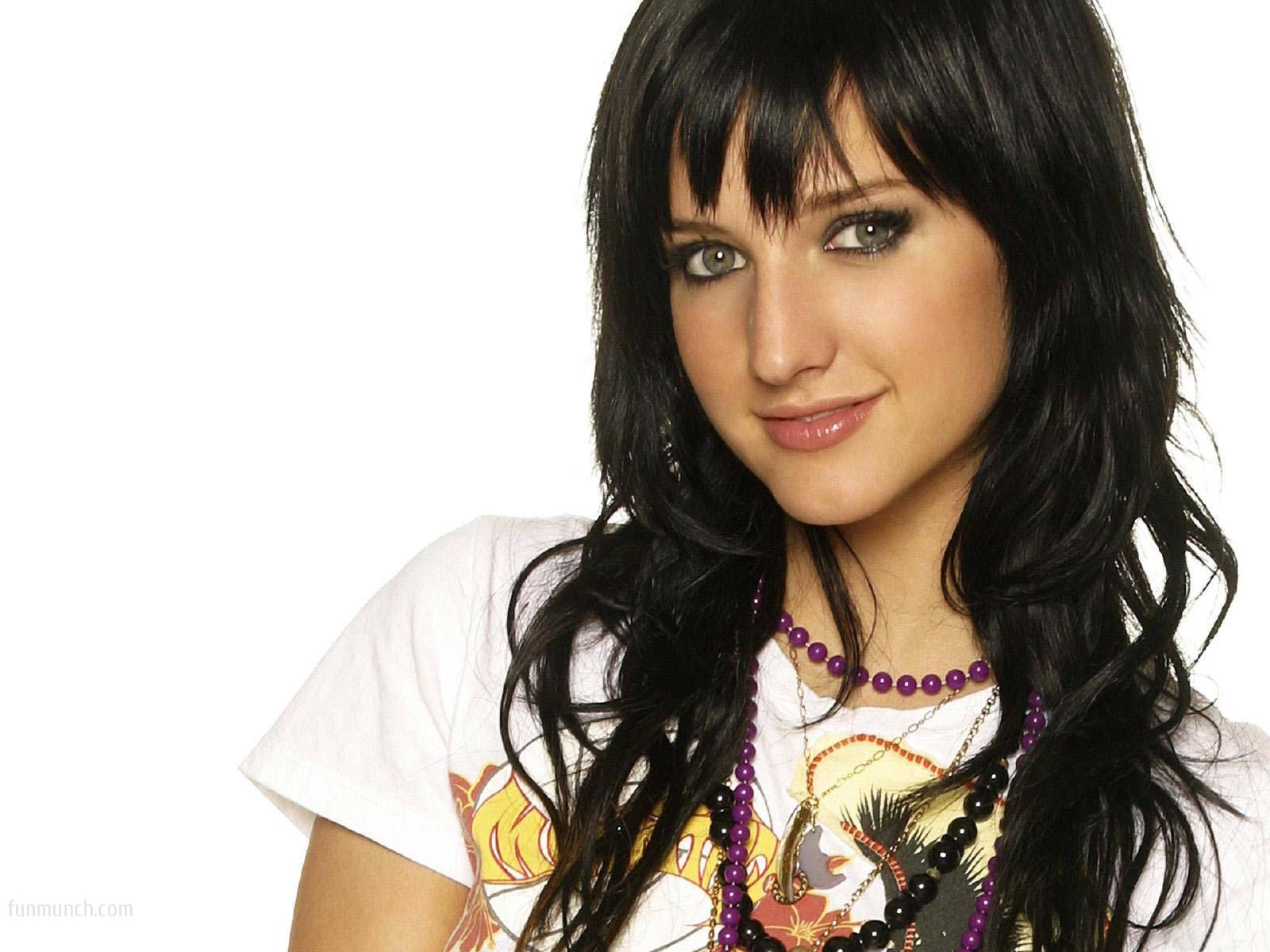 1600x1200 Picture of Ashlee Simpson, Picture Of Celebrities