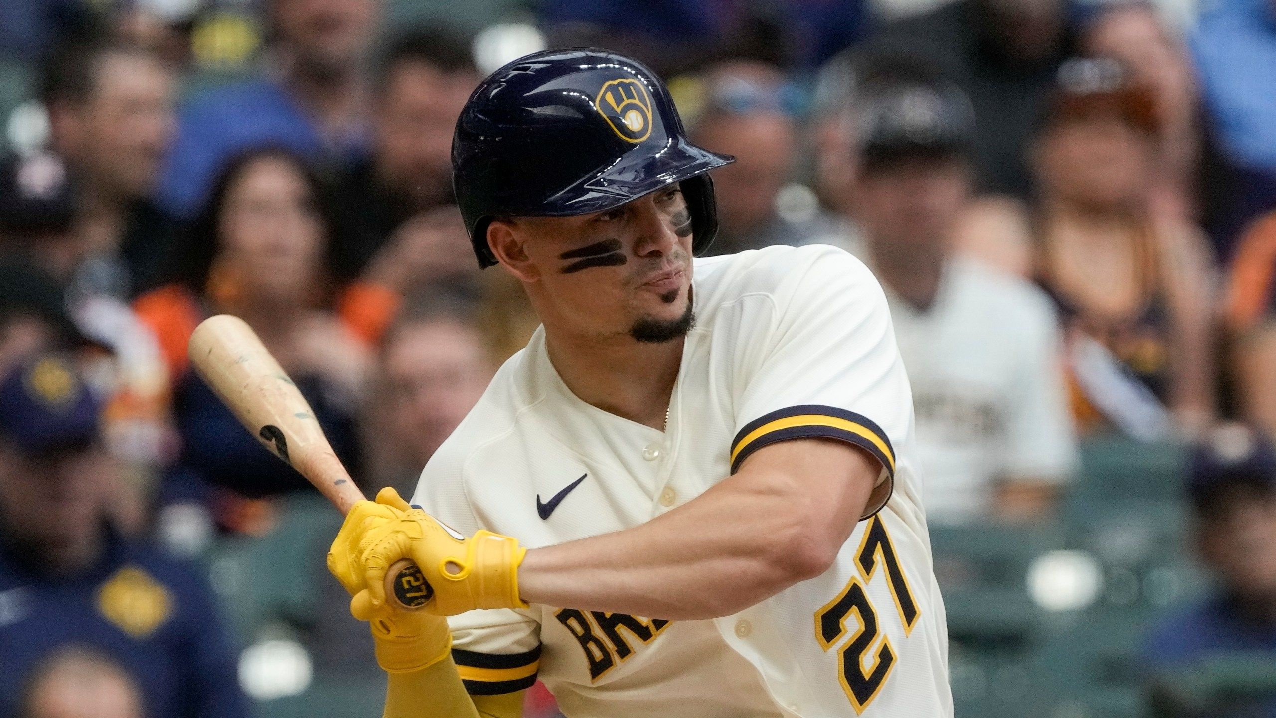 2560x1440 Brewers' Willy Adames hospitalized after being hit by line drive in dugout against Giants