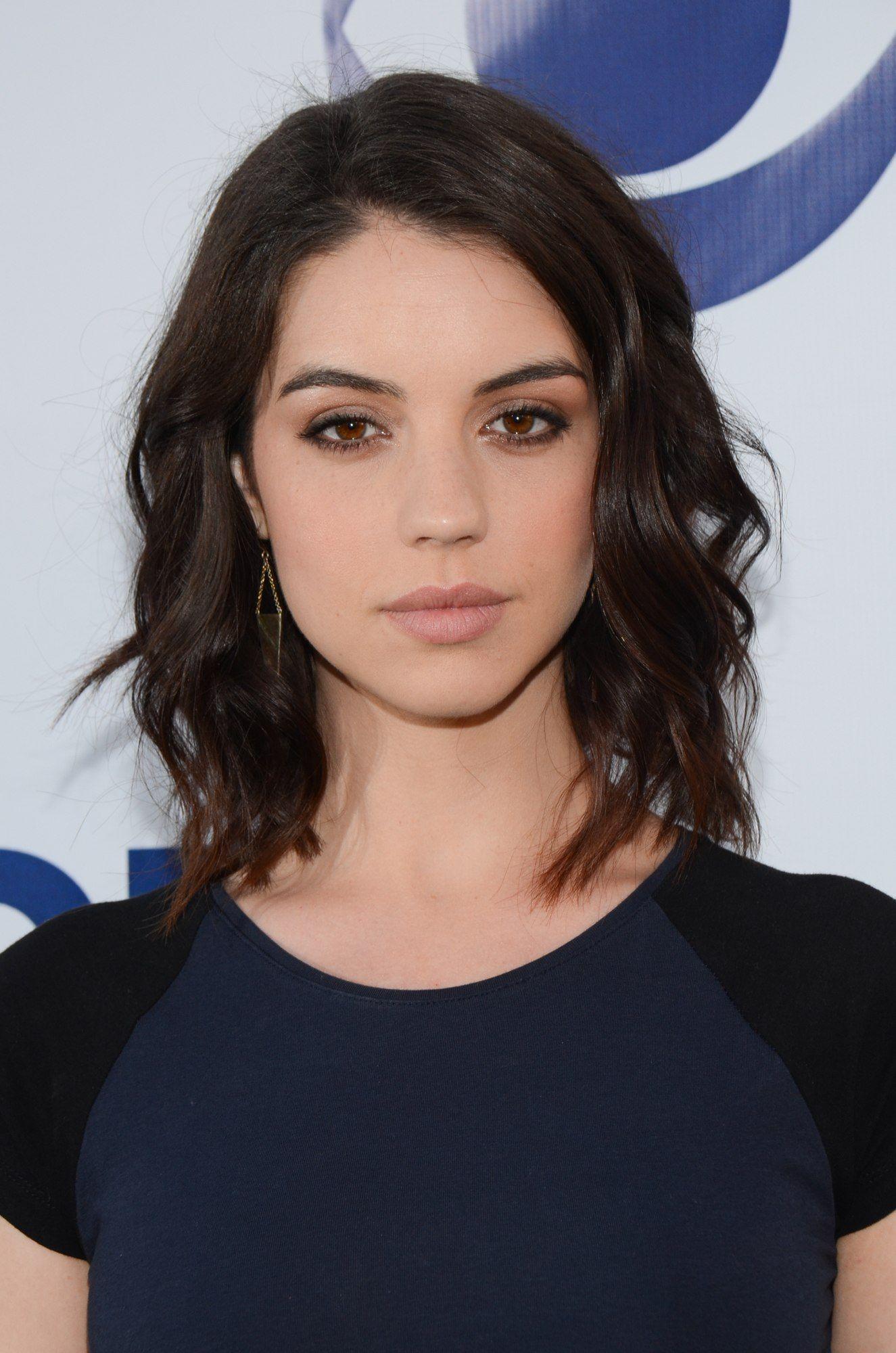 1325x2000 New Adelaide Kane Background View Wallpaper