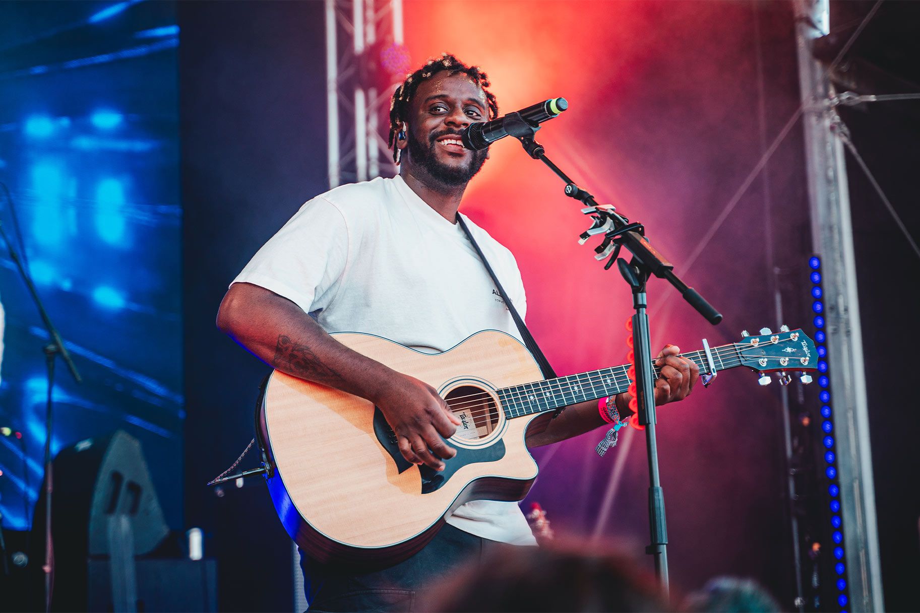 1825x1217 Who Is Singer Songwriter Myles Smith?