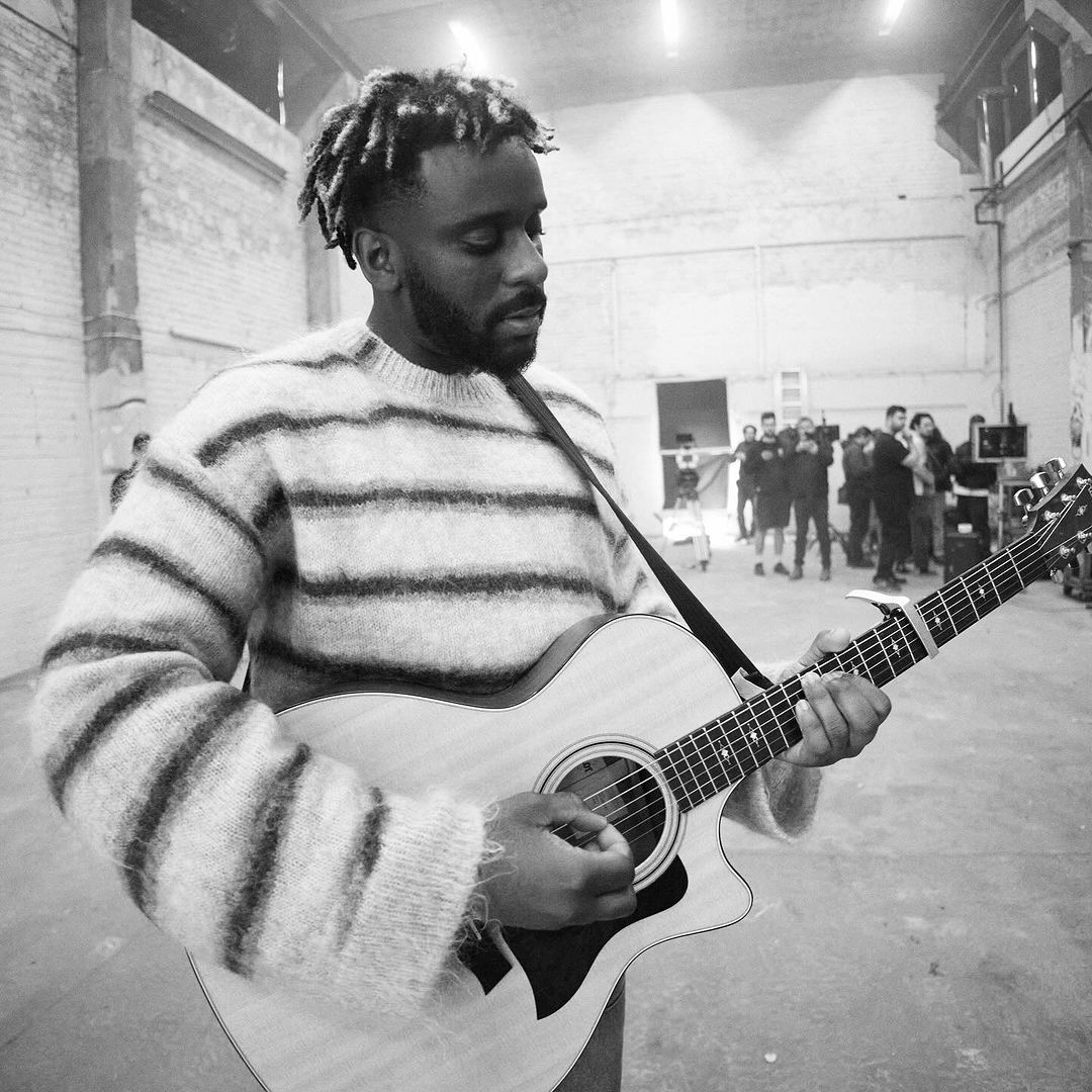 1080x1080 Myles Smith unveils the official video for his “Stargazing” single