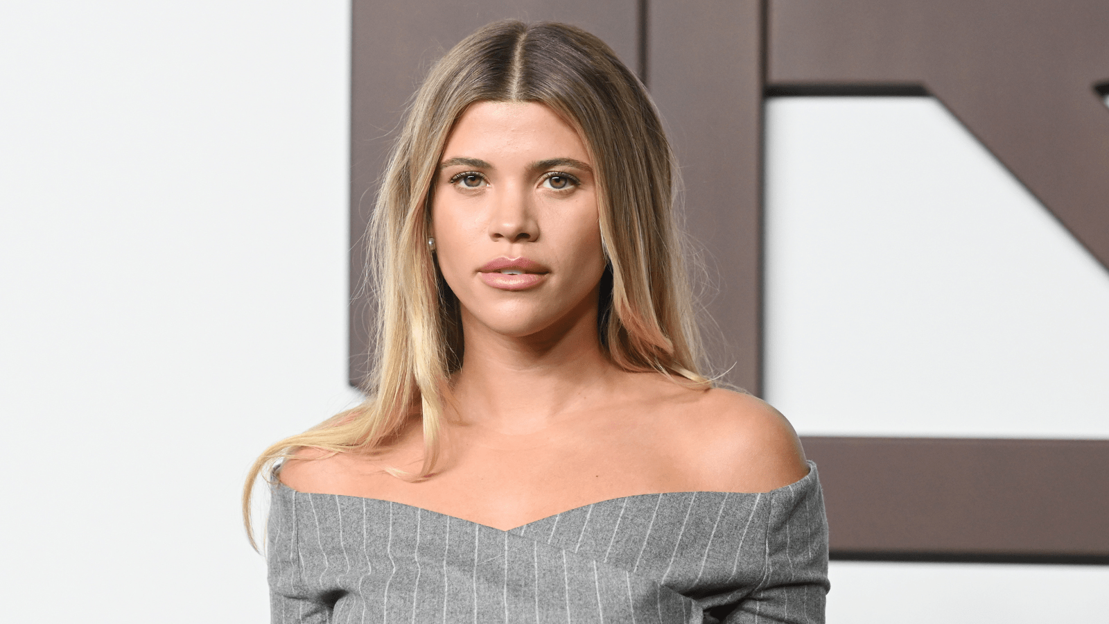 1600x900 Designers say Sofia Richie's front door color is a classic. Homes and Gardens