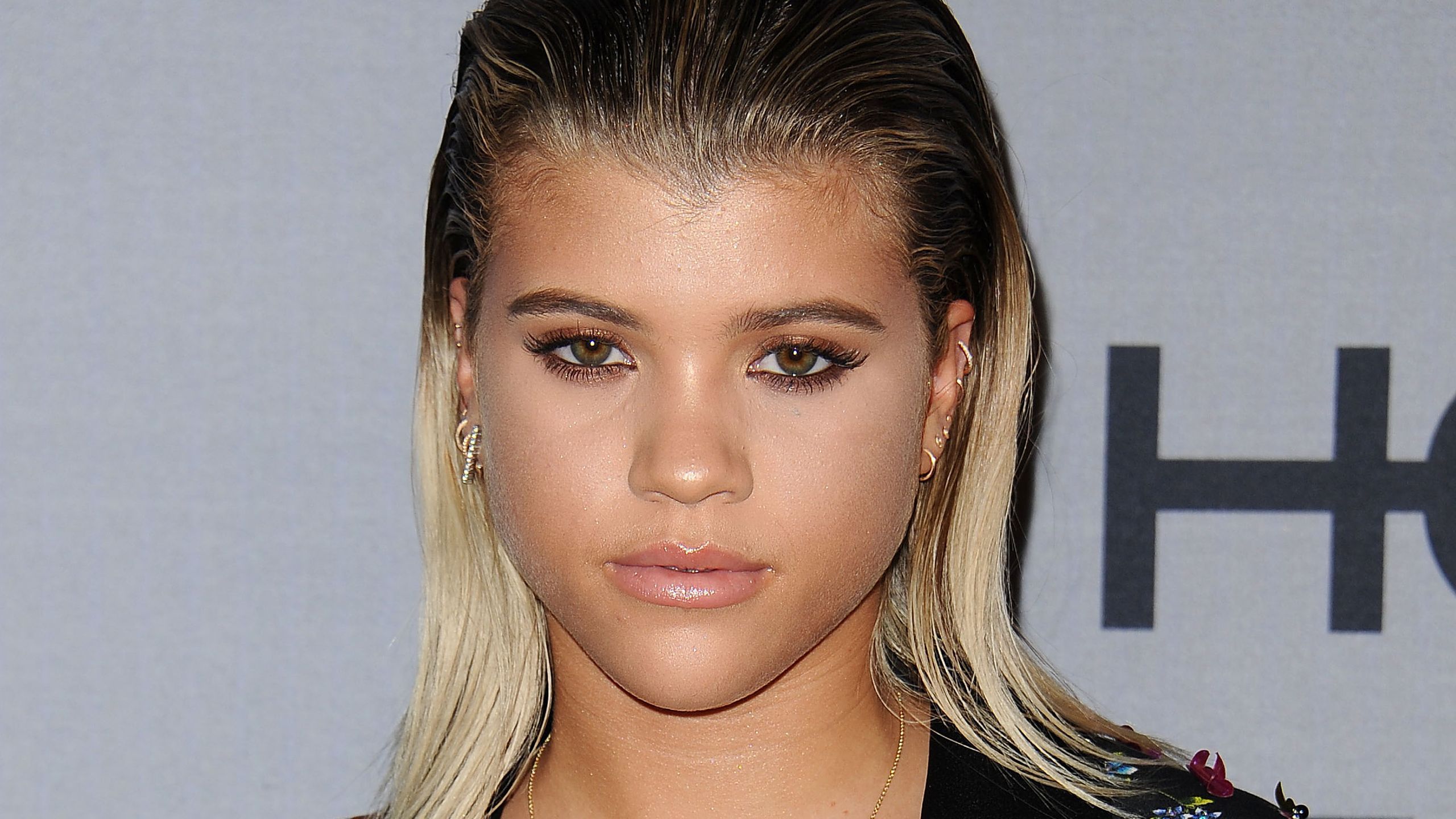 2560x1440 Sofia Richie: “People Don't Really Know That I'm Black”