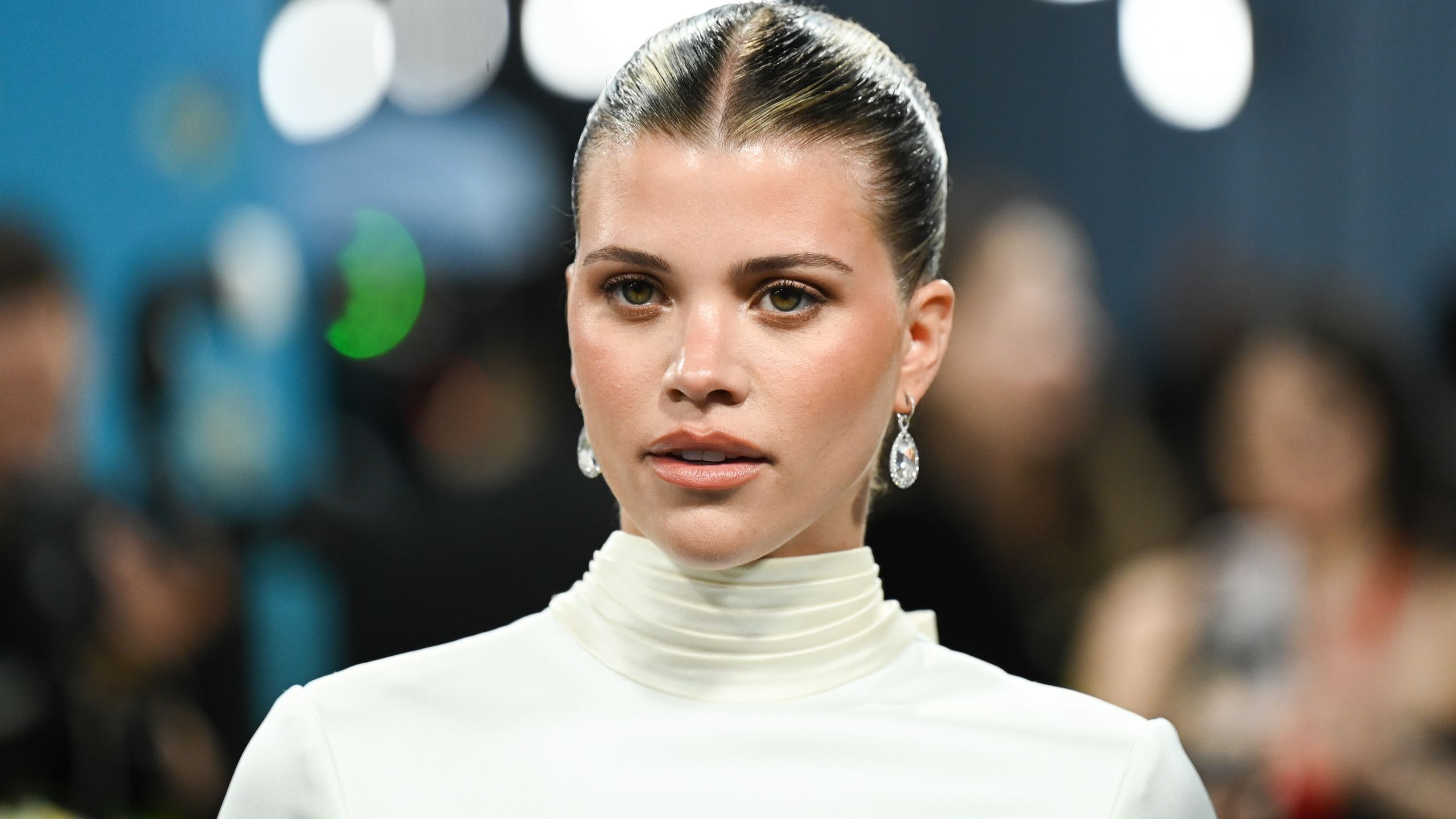 2560x1440 Sofia Richie Grainge Got A Bob To Banish Her Over Processed Hair—See The Photo And Video