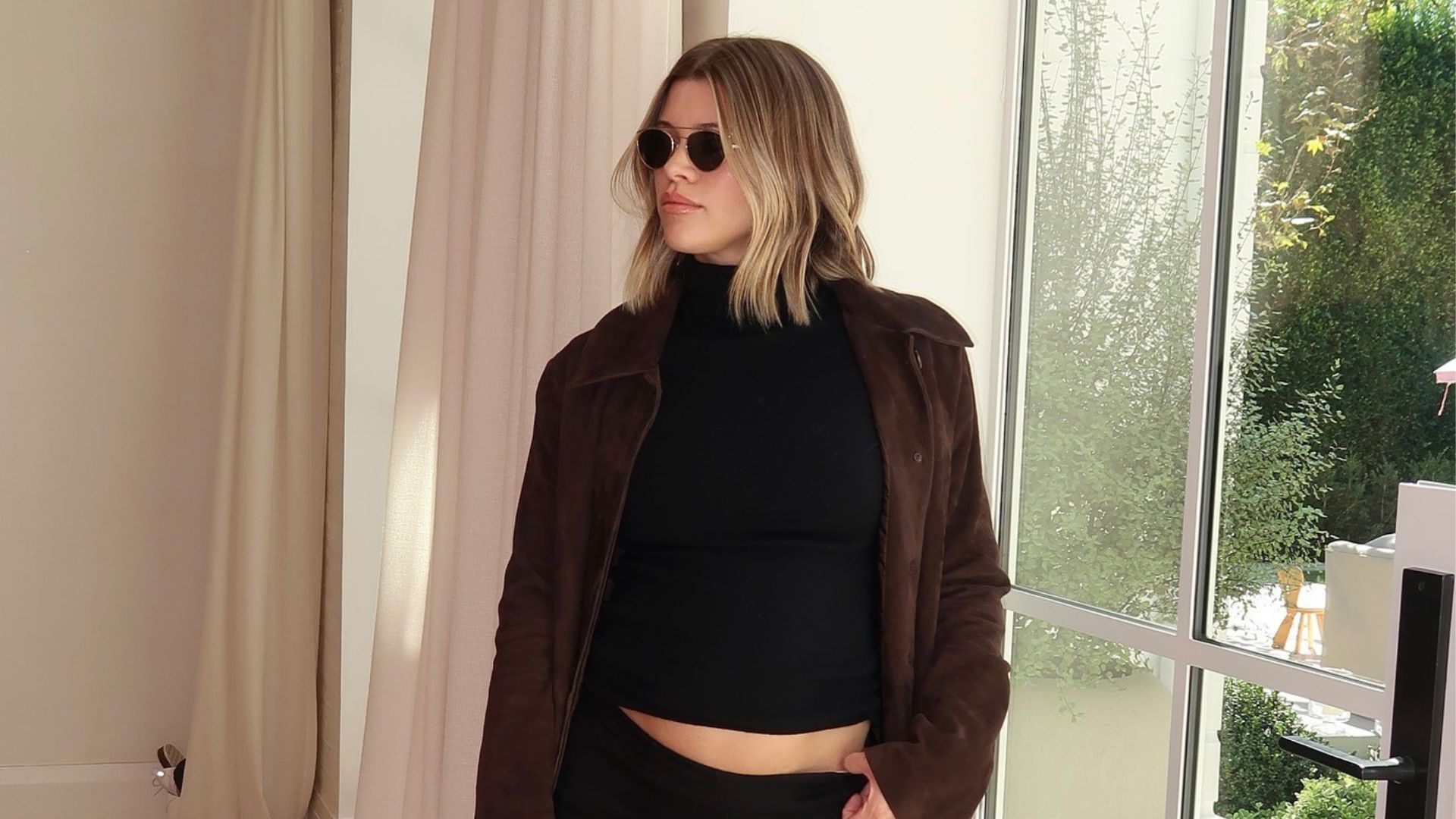 1920x1080 Sofia Richie Made the Case For the Black and Brown Colour Combination. Who What Wear