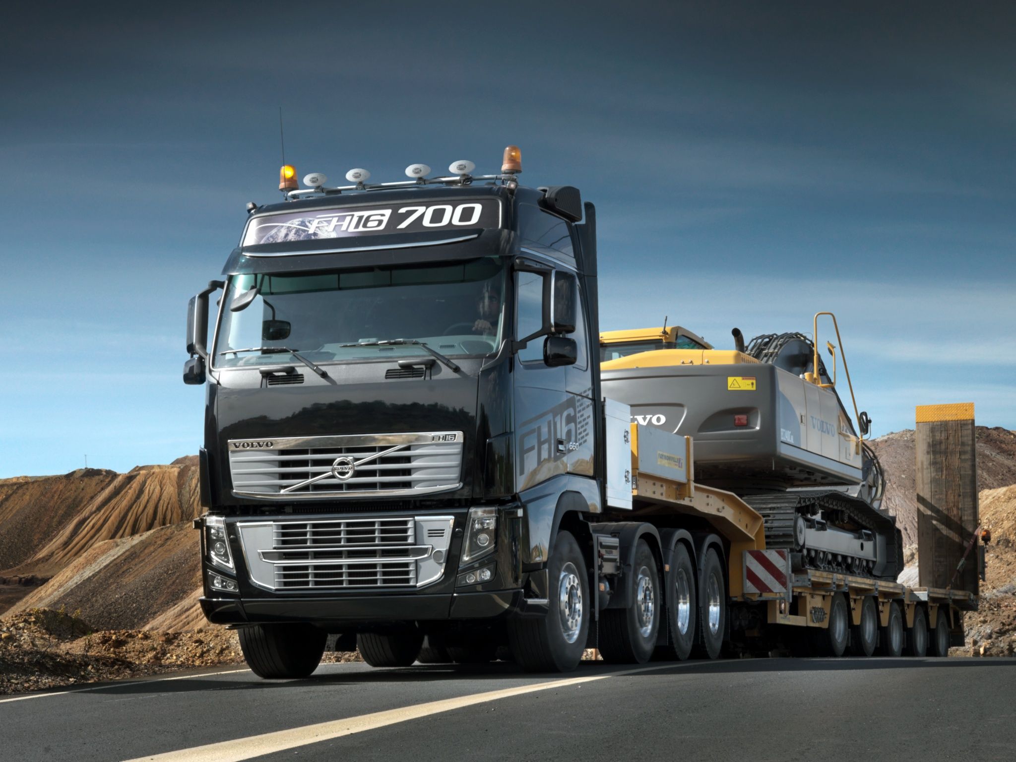 2048x1536 Wallpaper road, mountains, Volvo, Truck, Sweden, excavator, FH 700 for mobile and desktop, section машины, resolution 2048x1536