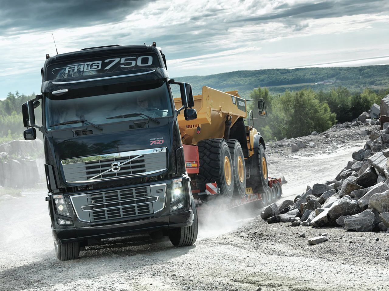 1280x960 Volvo Celebrates 16 Litre Engine's 25th Anniversary With Presentation Of 750 Hp Truck