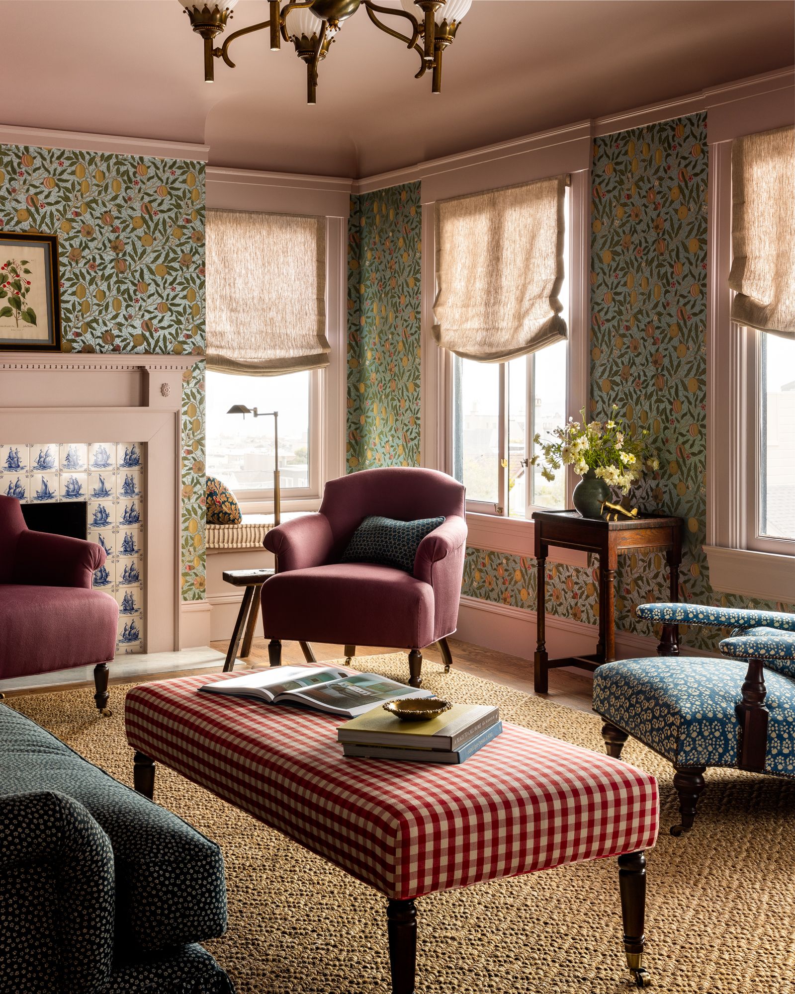 1599x2000 Heidi Caillier Design Cow Hollow SF Interior Design Cozy Snug William Morris Wallpaper