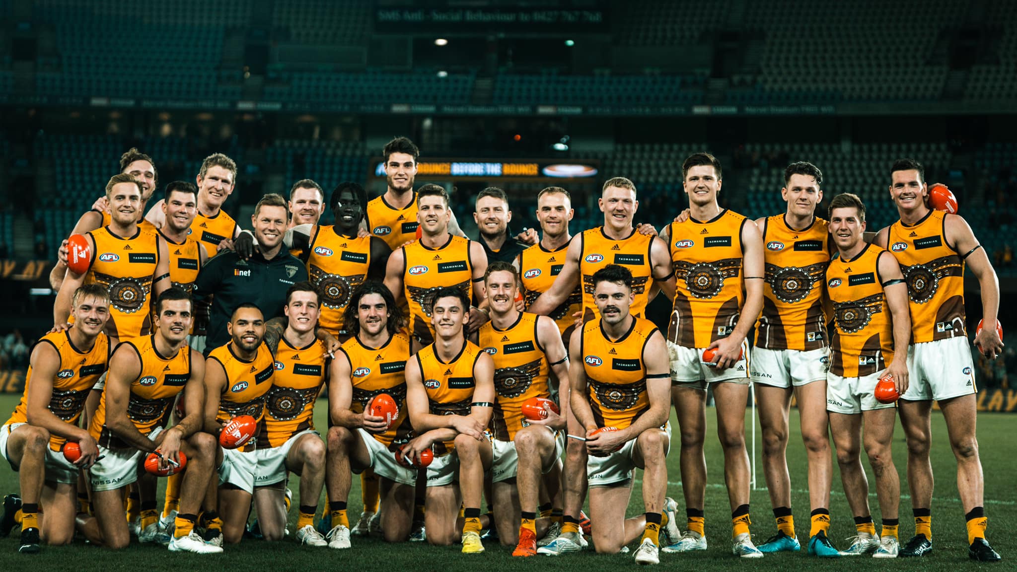 2048x1152 AFL: Hawthorn rocked