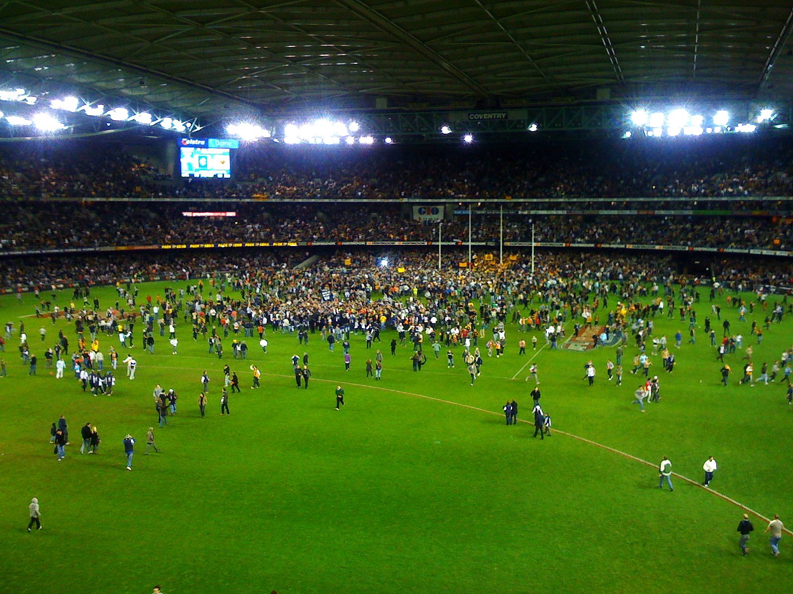 1600x1200 Lance 'Buddy' Franklin bringing up his 100th goal for the 2008