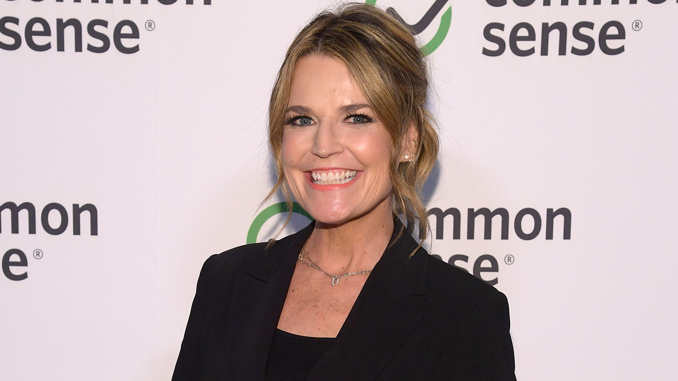 2560x1440 Savannah Guthrie Dyes Hair at Home With Help From Rita Hazan