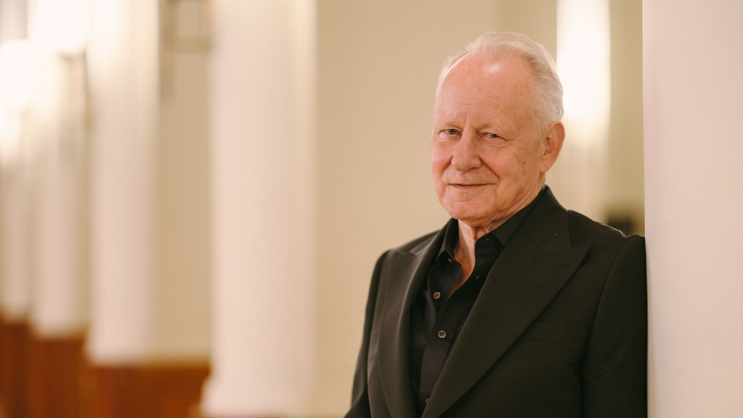 2560x1440 Stellan Skarsgård Went Out in Drag Once and the Boys Were Feeling His Fantasy
