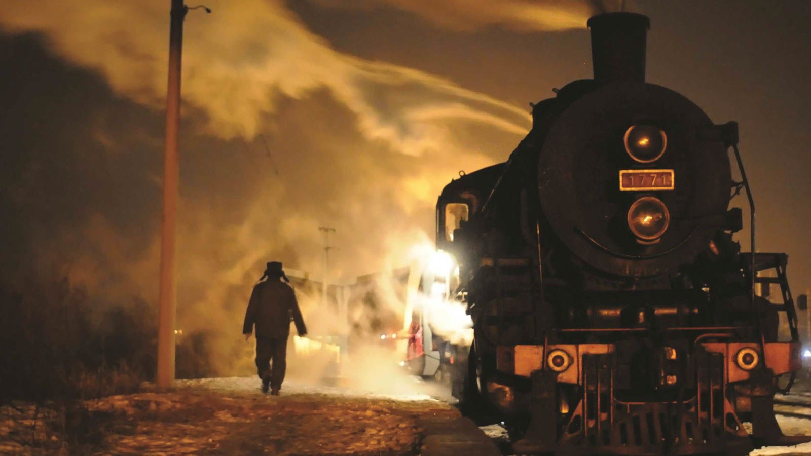 1600x900 Railways at Night': Amazing nocturnal picture across the world