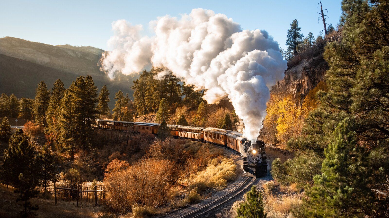 1600x899 Scenic Train Rides for Fall Foliage Views