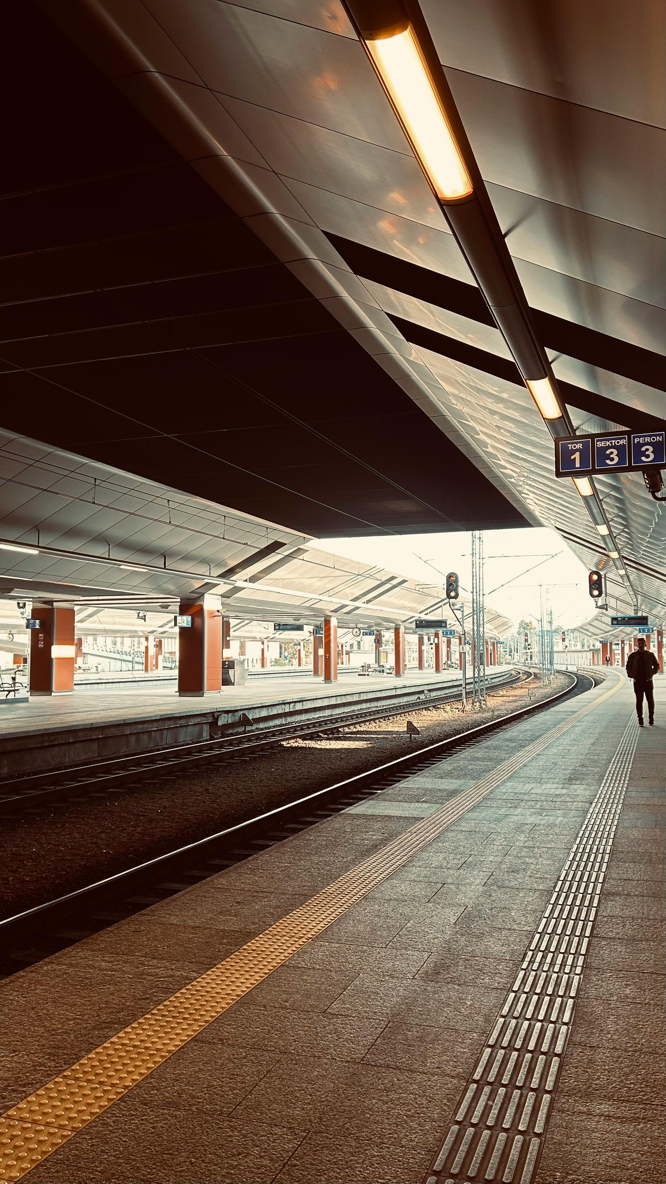 2199x3909 View of a Railway Station · Free