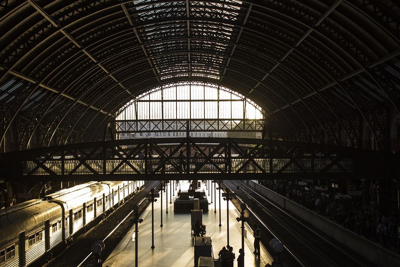 1280x853 Free Train Station & Train Image