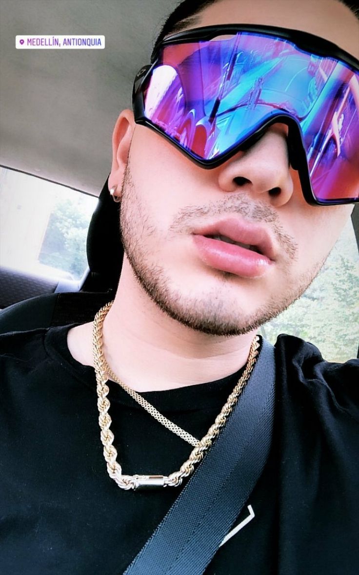 736x1177 Juan de dios Pantoja. Mirrored sunglasses men, Kim, Mirrored sunglasses
