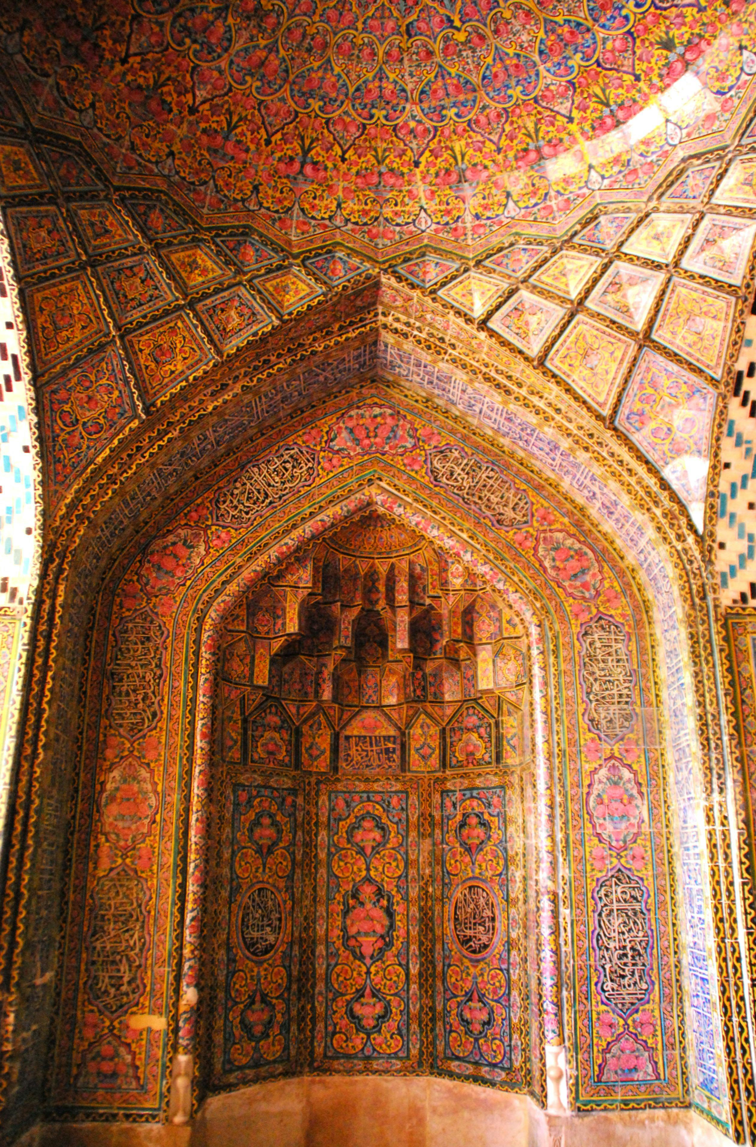 2521x3822 Intricate Persian Islamic Architecture in Shiraz · Free