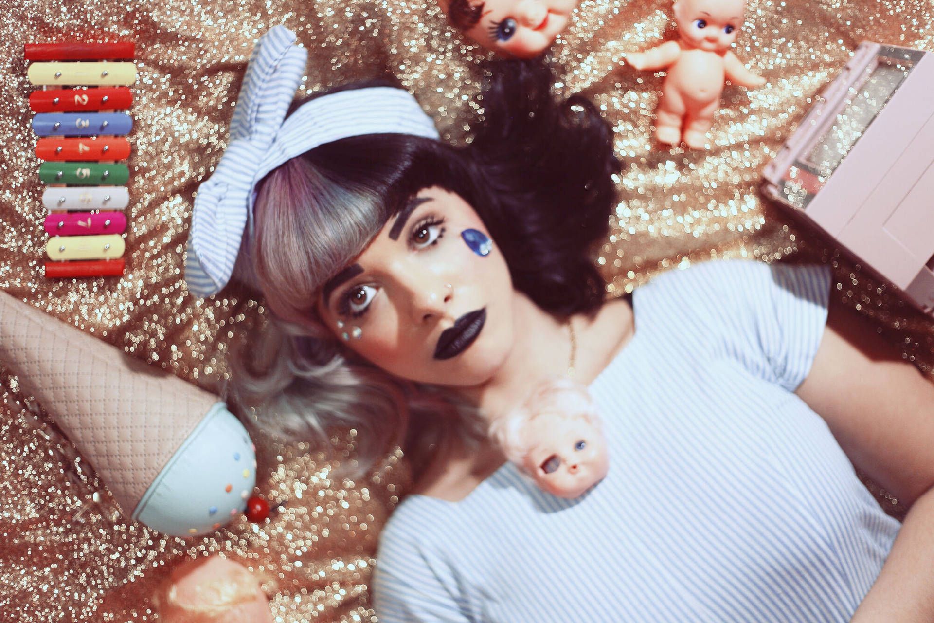 1920x1280 Melanie Martinez Background