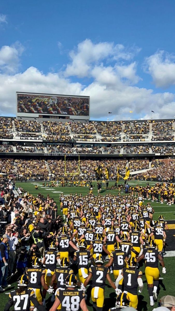 675x1200 Hawkeyes wallpaper. Hawkeye football, Hawkeyes, Iowa hawkeye football