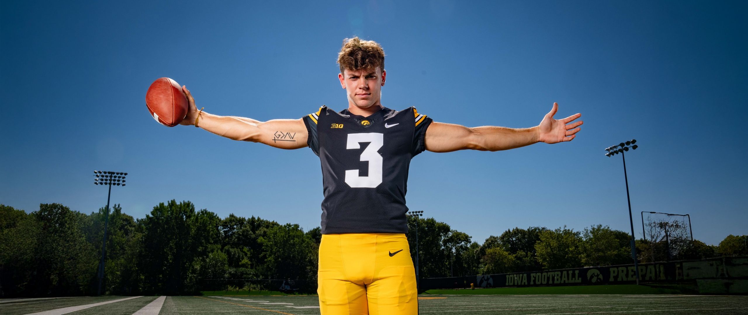 2560x1080 Cooper DeJean Wallpaper 4K, 5K, Iowa Hawkeyes, Nike, Athlete