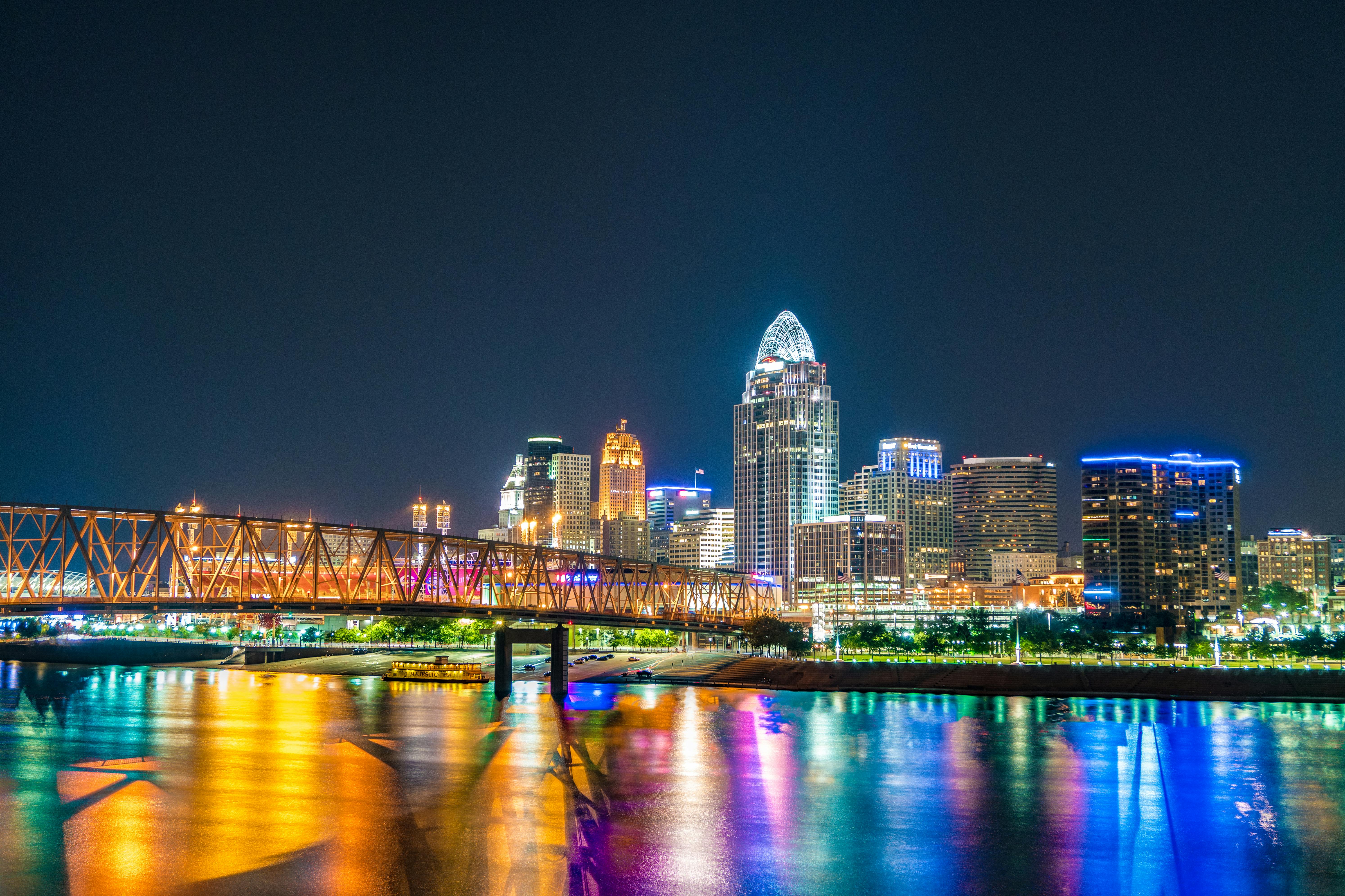 5978x3985 Photo of Lighted Buildings Near River · Free