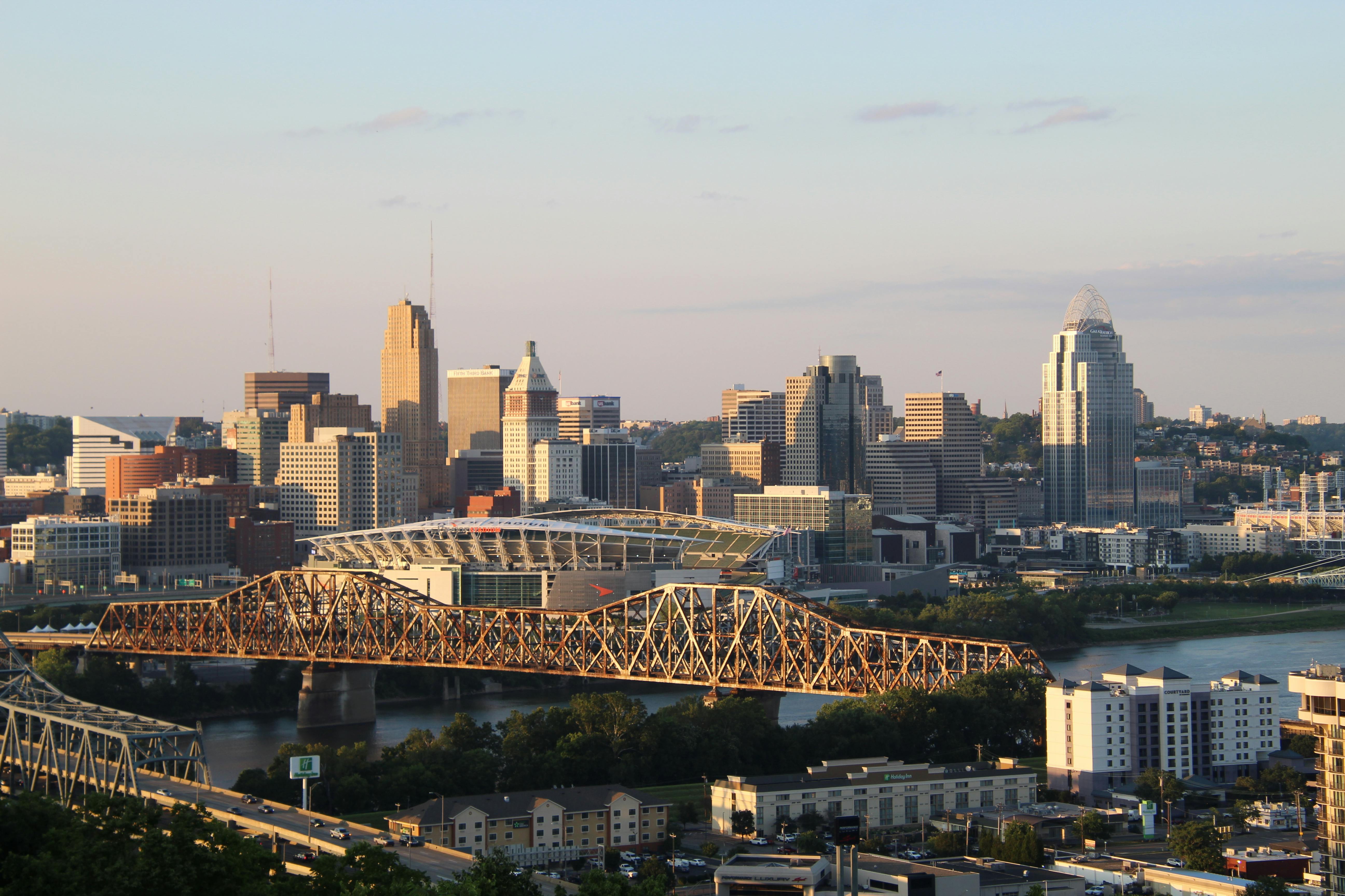 5184x3456 Cincinnati skyline and bridge at day · Free