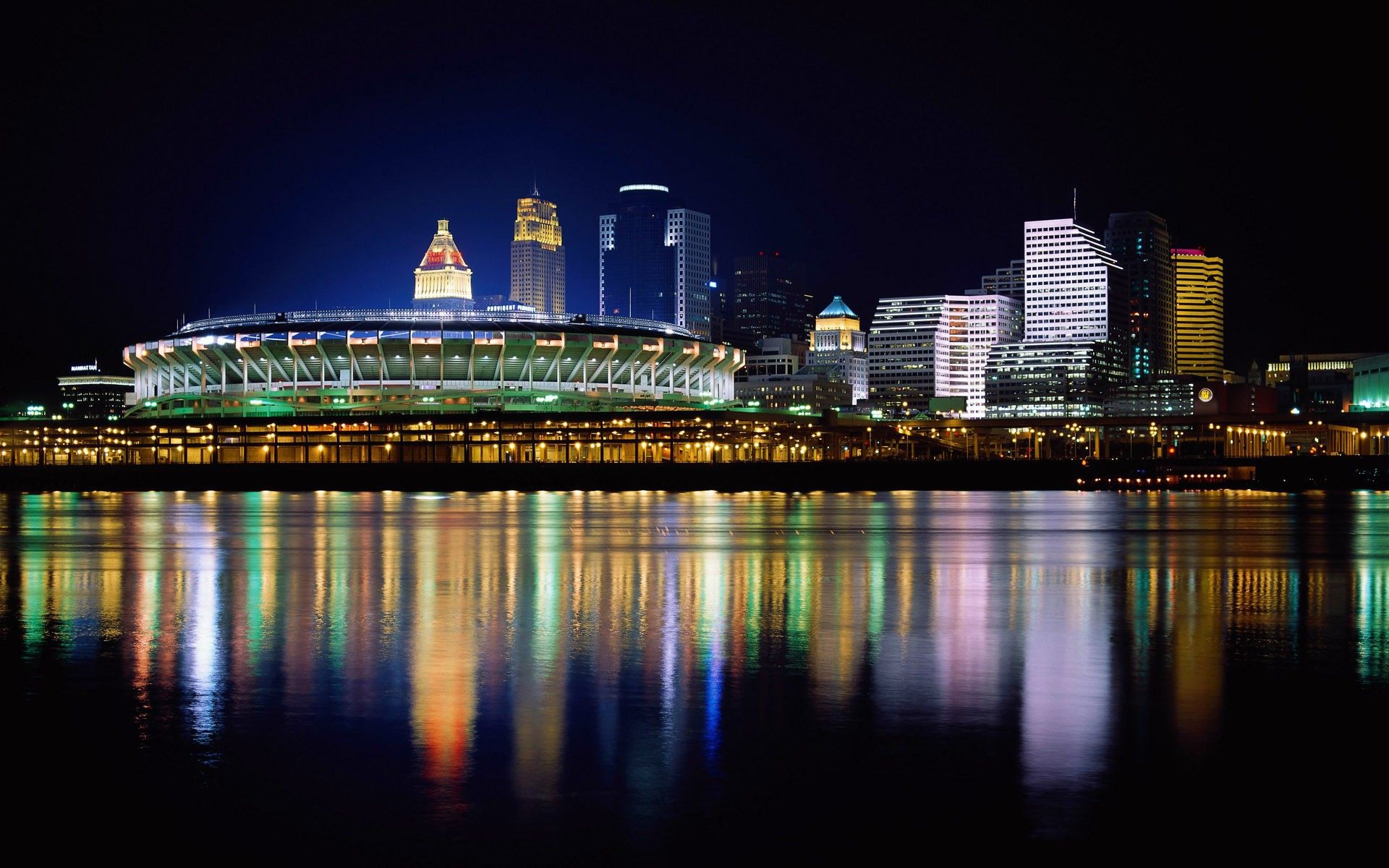1920x1200 Cincinnati Nights: Ohio's Urban Reflection in HDx1200