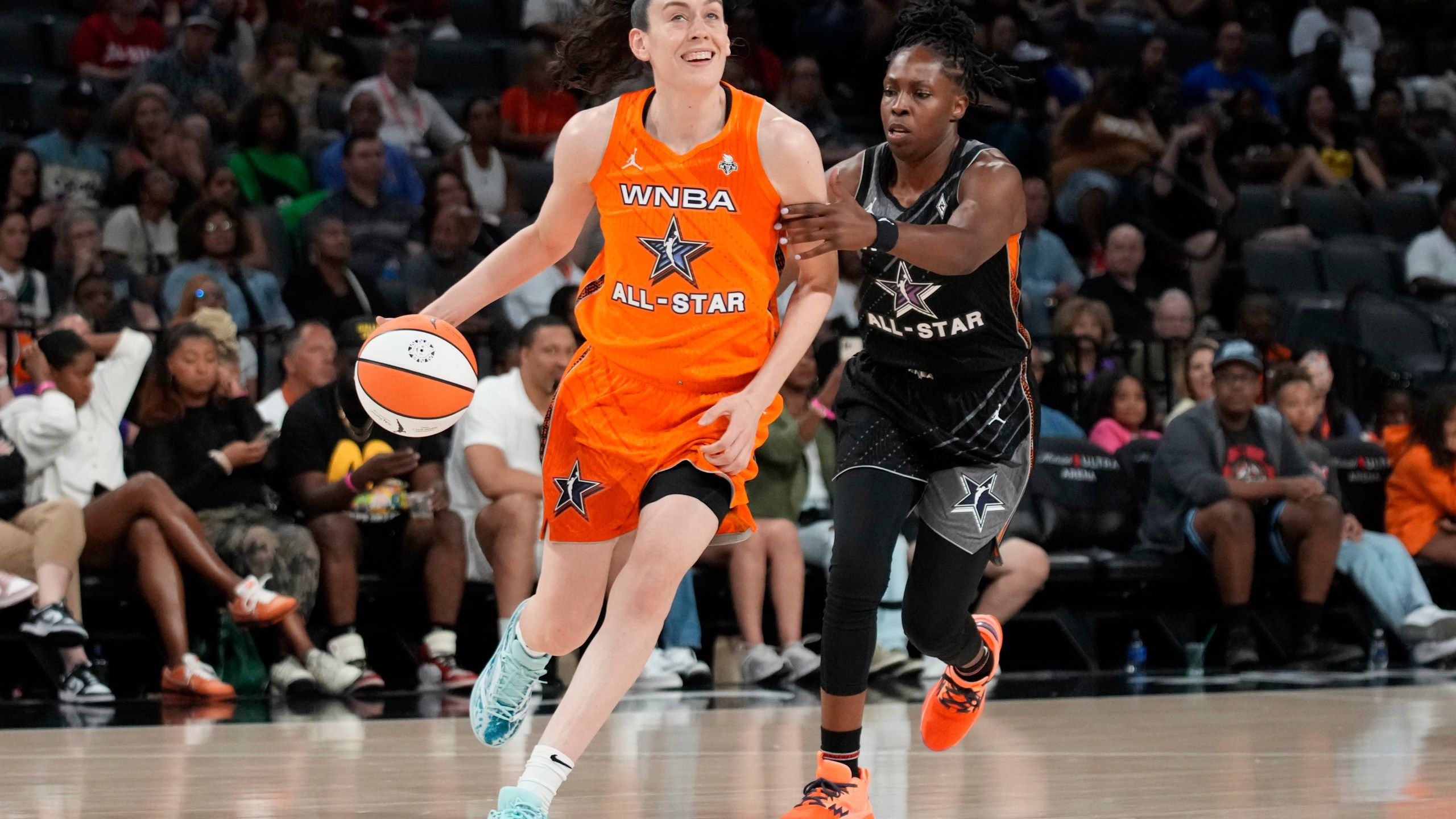 2560x1440 Breanna Stewart Sets WNBA Record With 3rd 40 Point Game This Season, Liberty Beats Fever 100 89