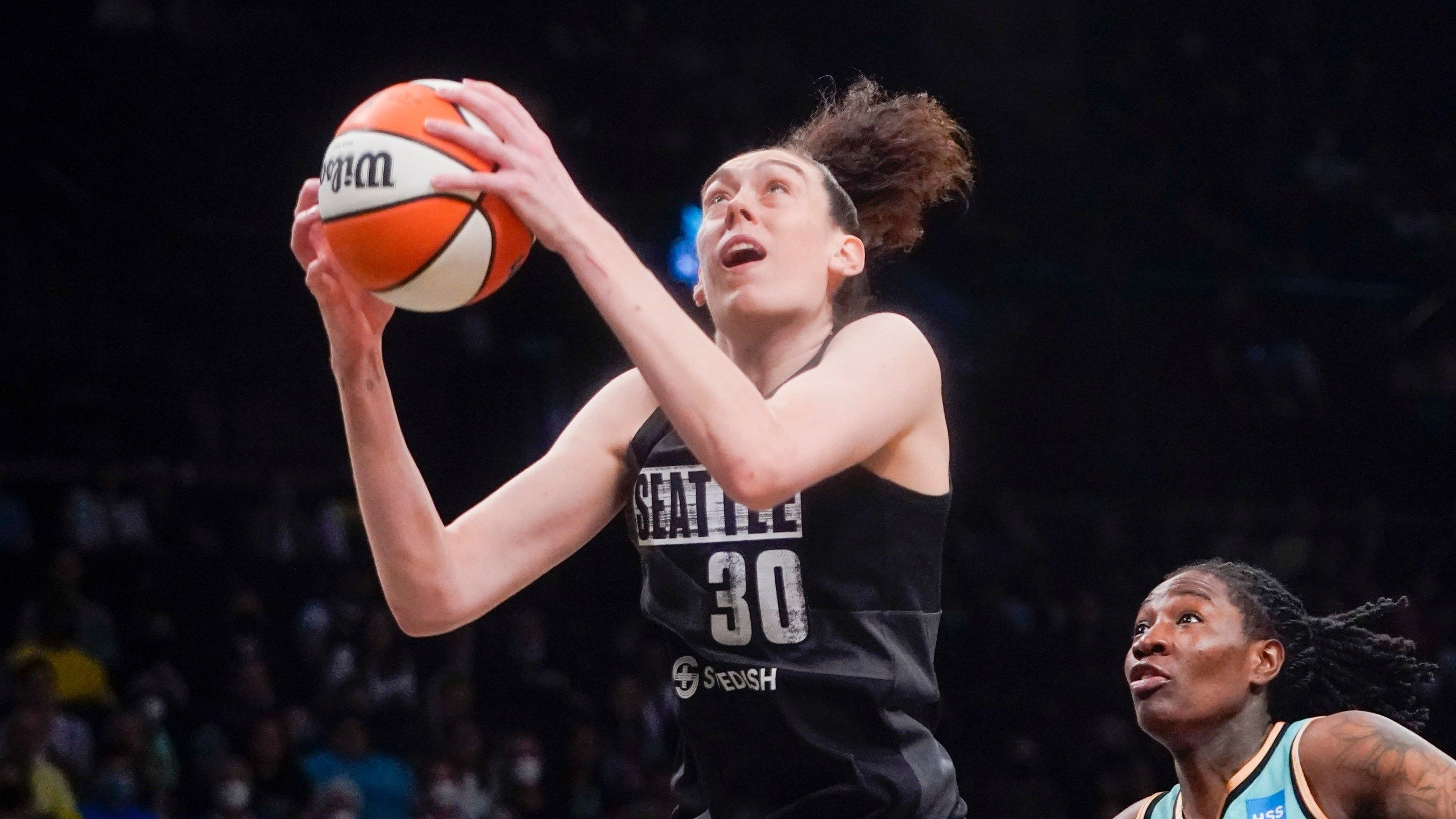 2560x1440 Stewart heads to New York on 1st day of WNBA free agency