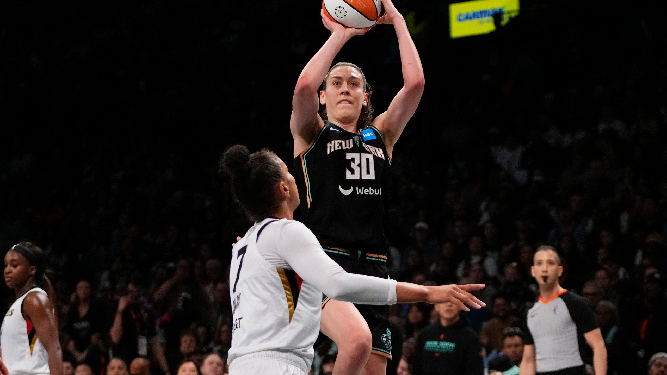 2560x1440 Reigning WNBA MVP Breanna Stewart Re Signs With New York Liberty