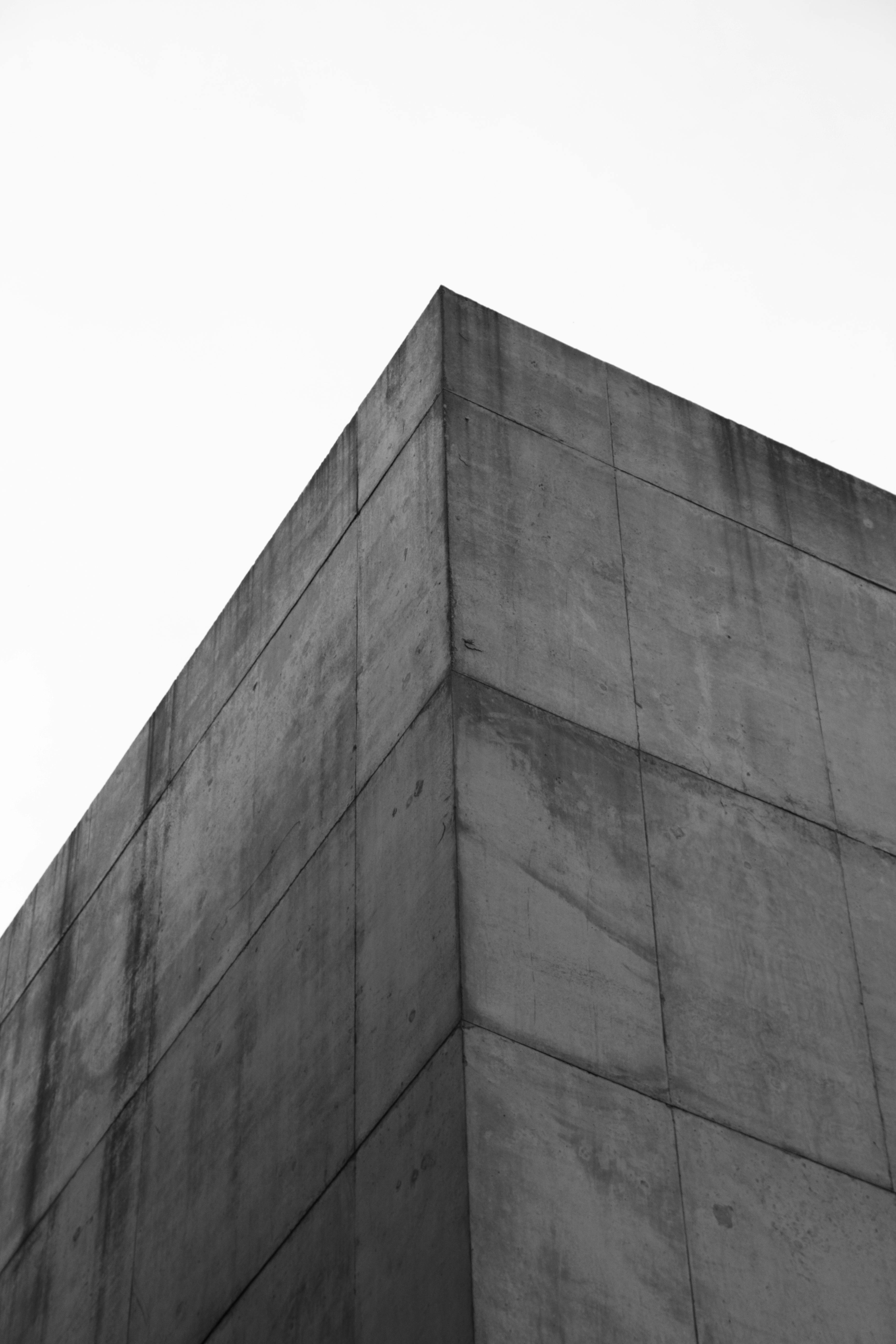 3456x5184 Minimalist Black and White Concrete Architecture · Free