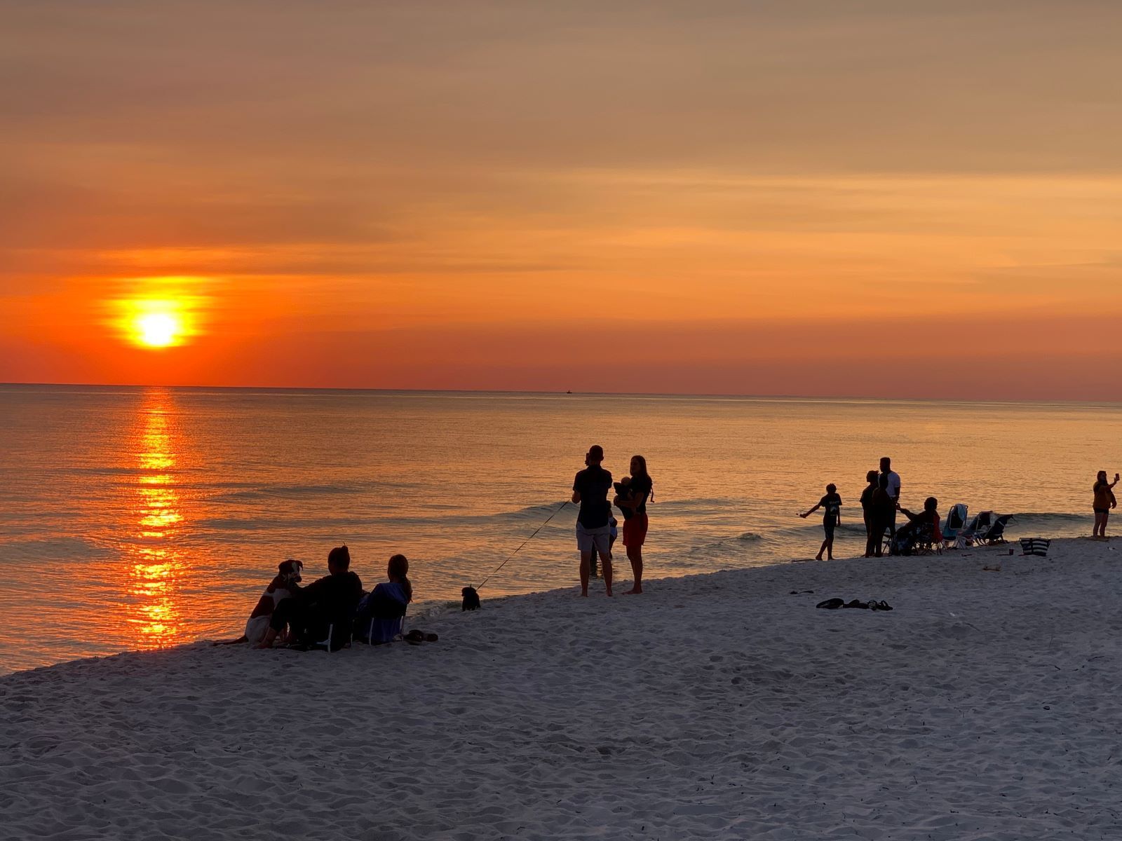 1600x1200 Looking for the Best Spots to Watch the Sunset in PCB?