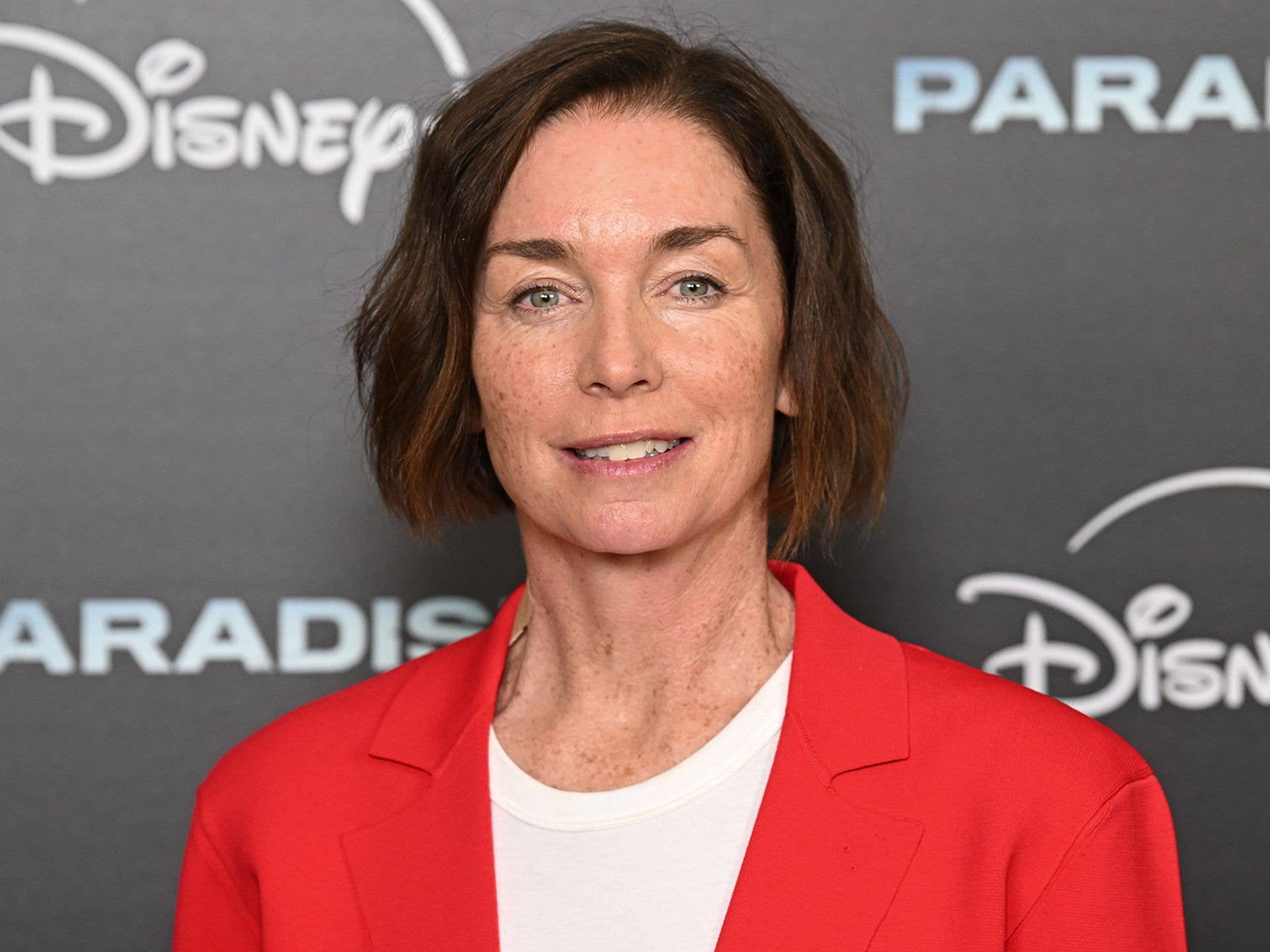 1920x1440 Paradise star Julianne Nicholson has a famous husband. HELLO!