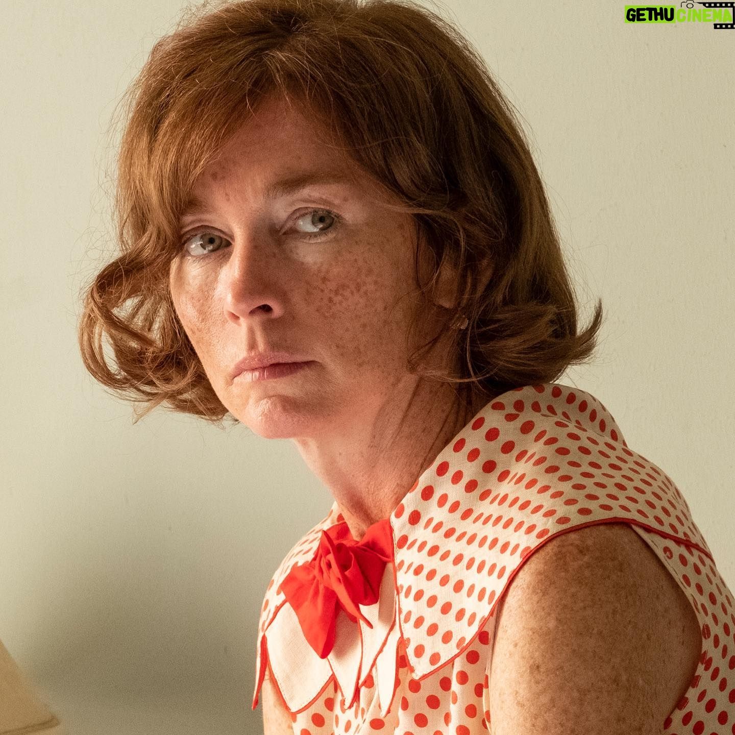 1440x1440 Julianne Nicholson