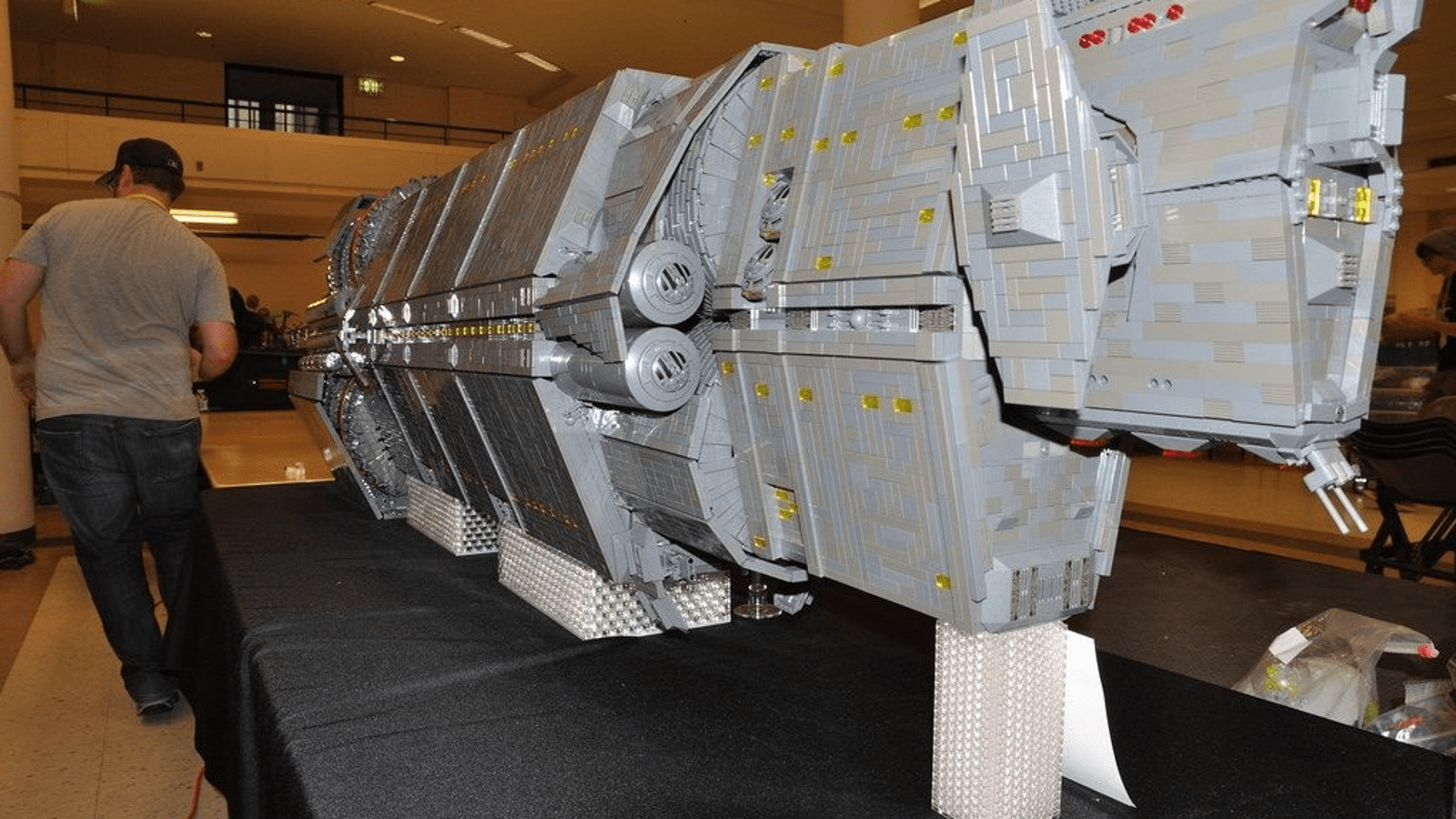 1600x900 3.5 years and $7K later, Halo's Pillar of Autumn built using Lego