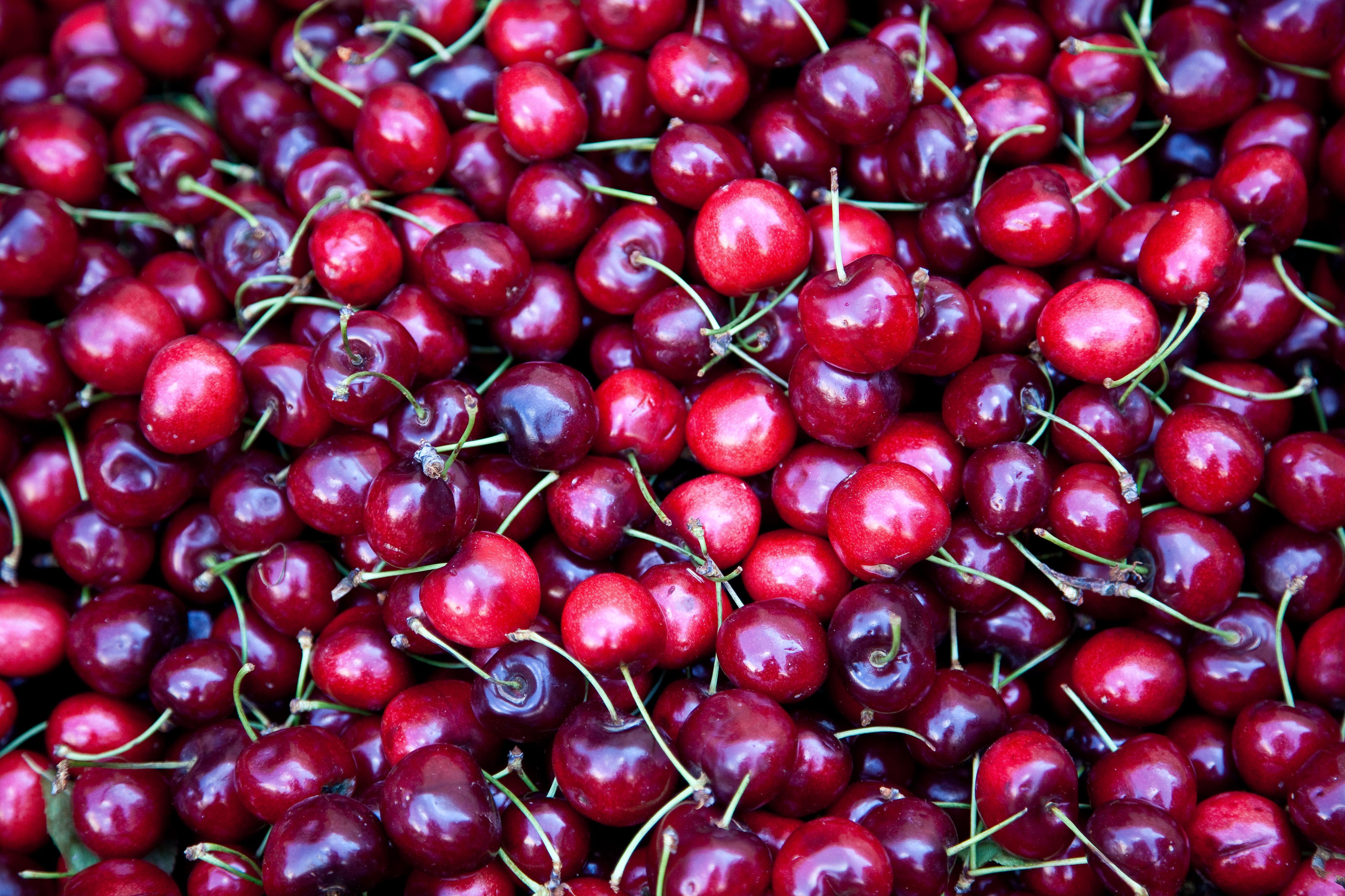 5616x3744 Red cherry fruits HD wallpaper