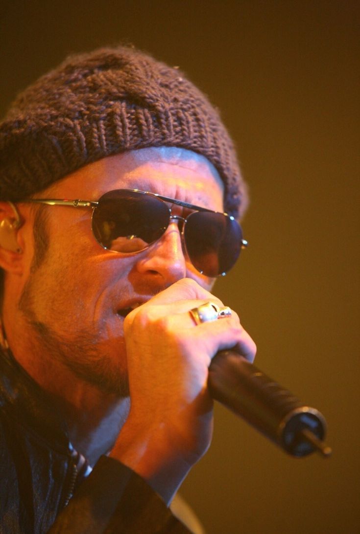735x1092 Scott Weiland
