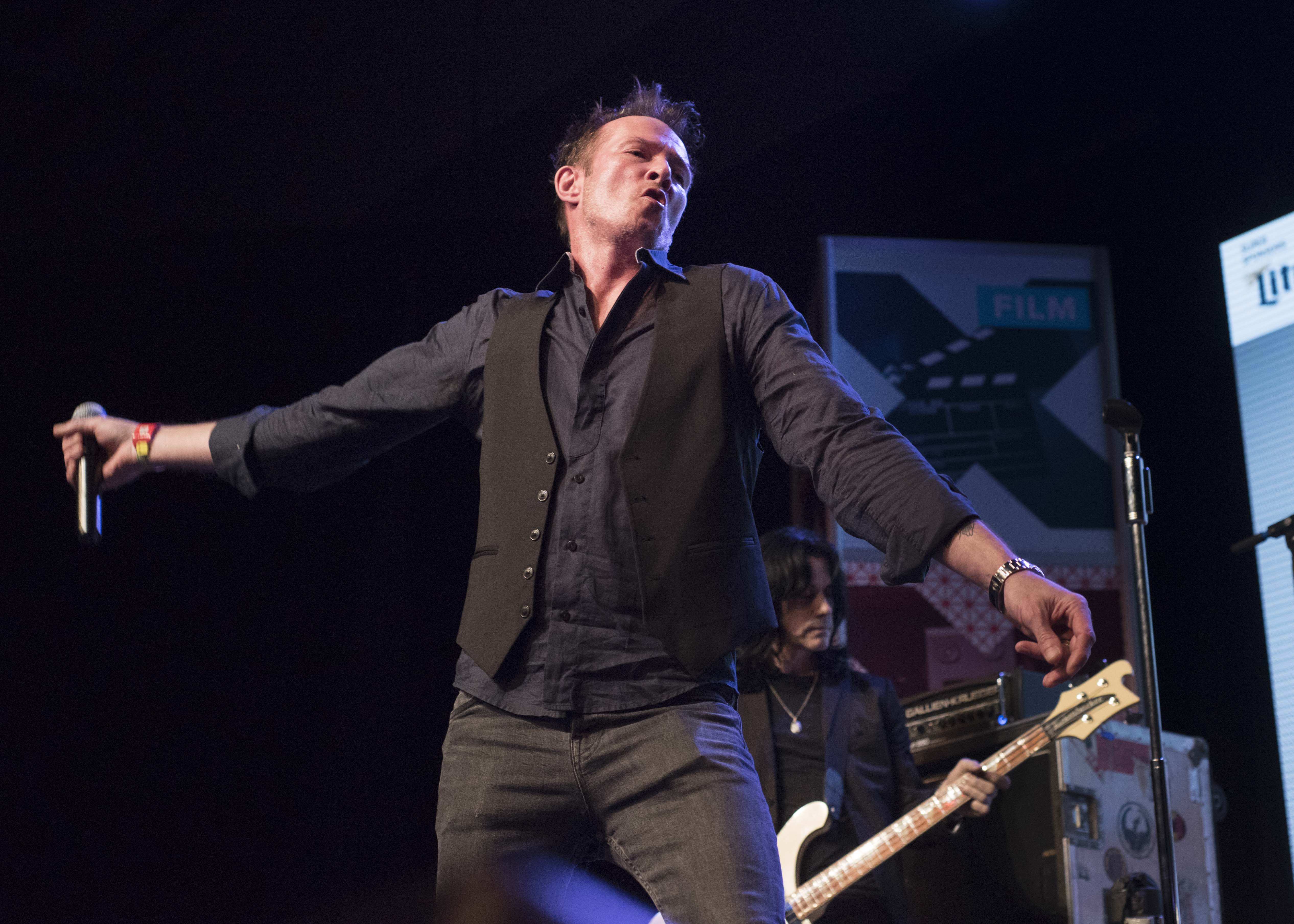 5065x3618 Scott Weiland, former Stone Temple Pilots frontman, found dead on tour bus