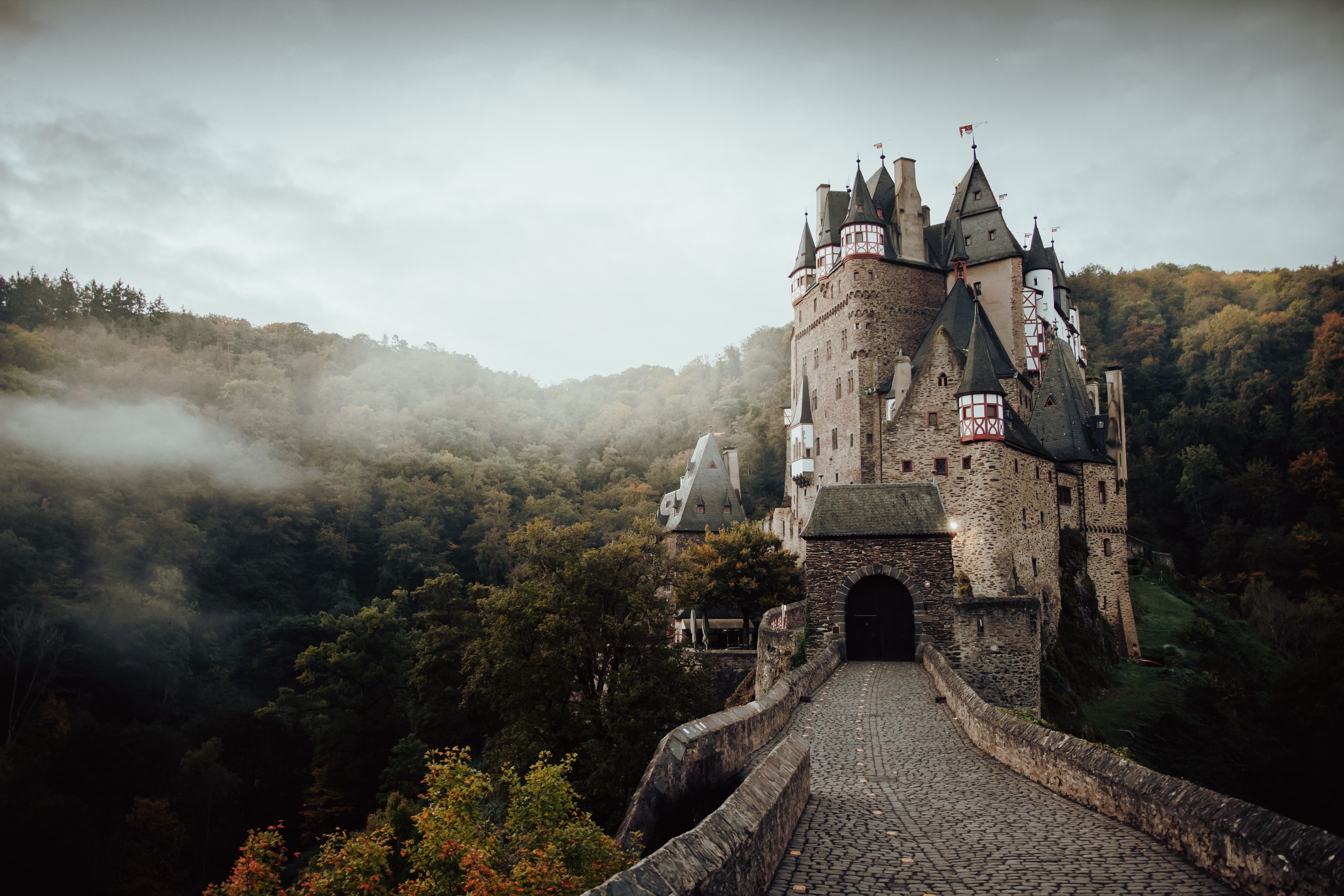 5184x3456 Eltz Castle: Stunning 4K Ultra HD Man Made Architectural Wonder By Julian Mißlingx3456