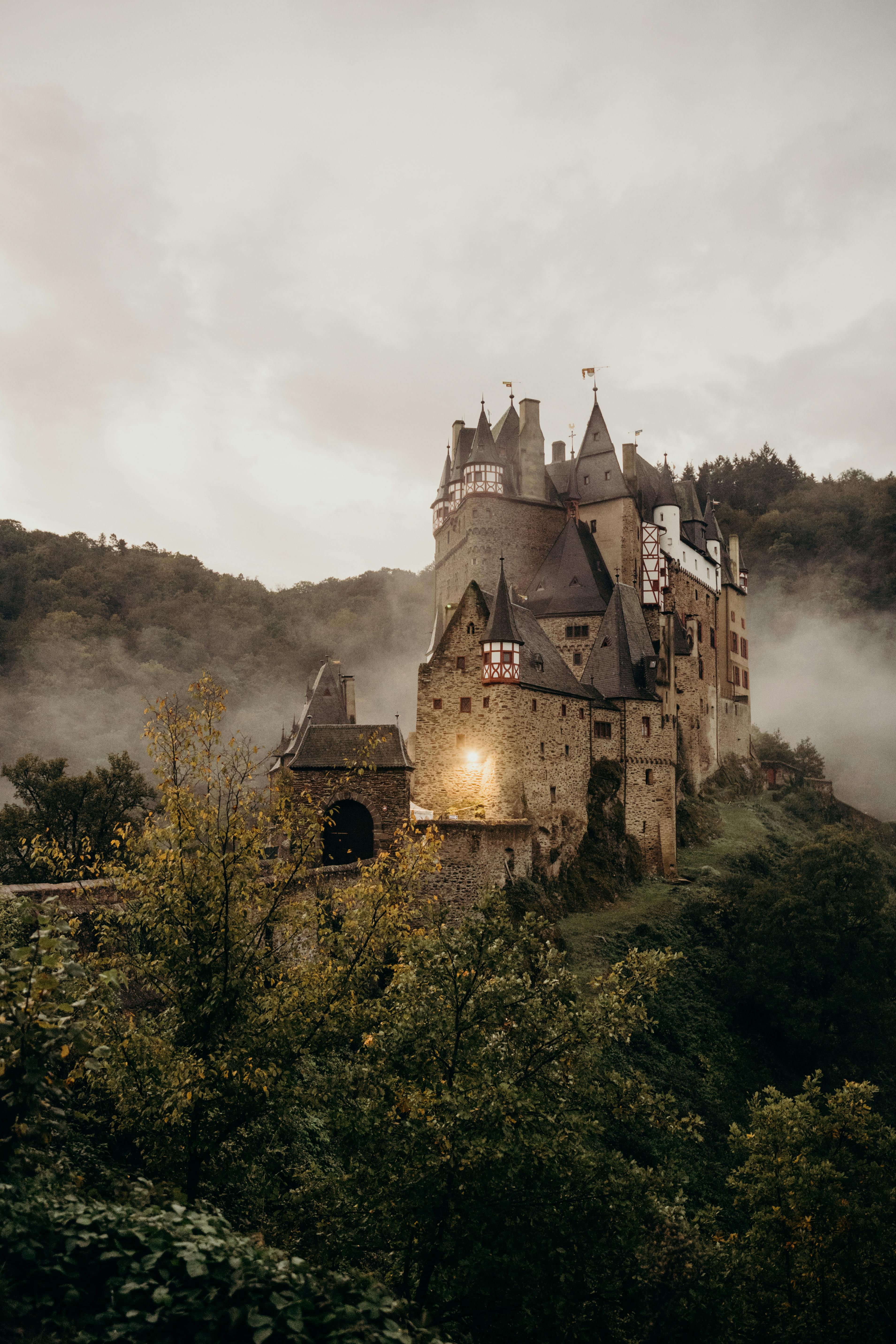 3819x5729 Eltz Castle on Top of a Mountain · Free