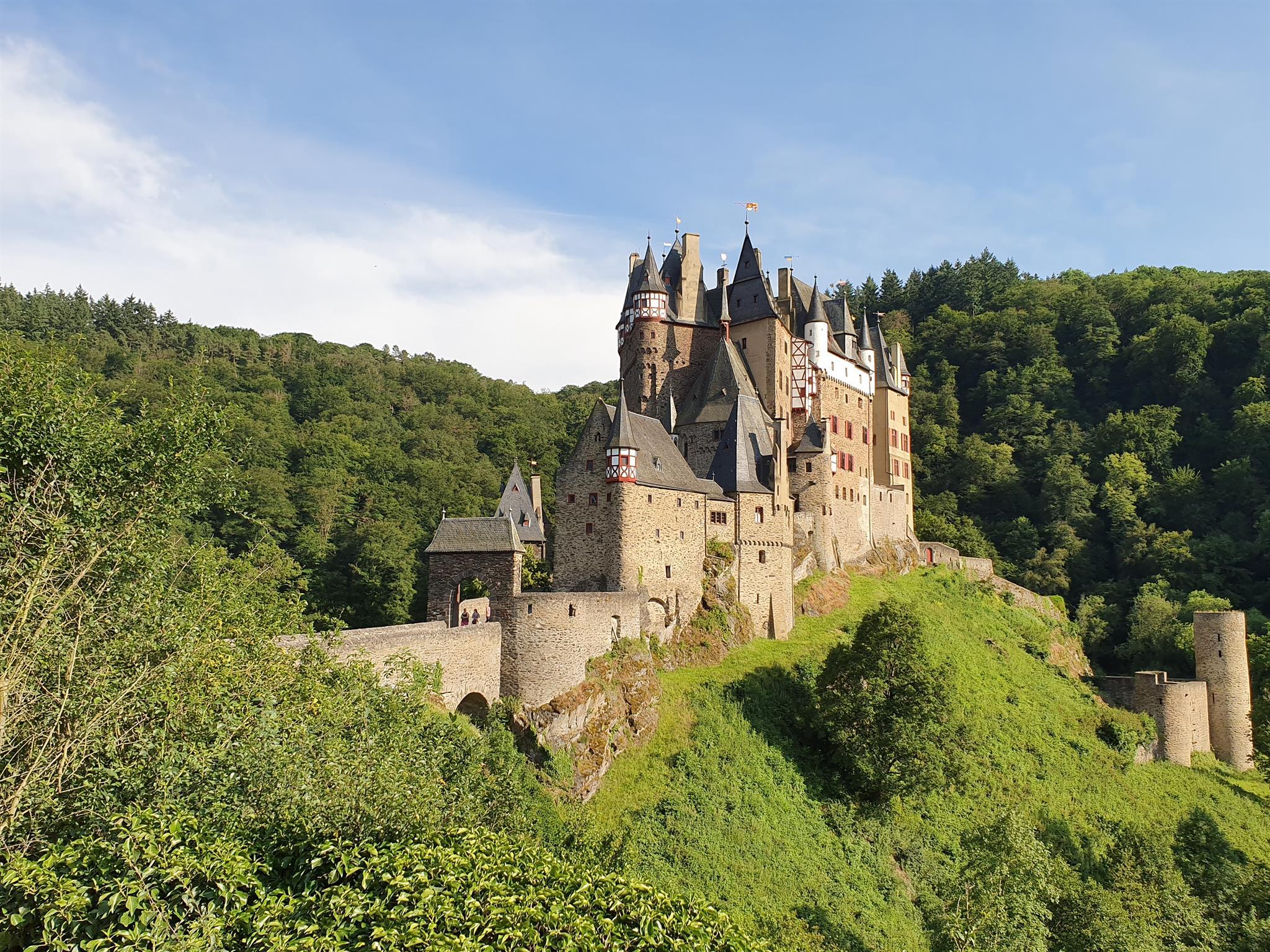 2048x1536 Castle Eltz
