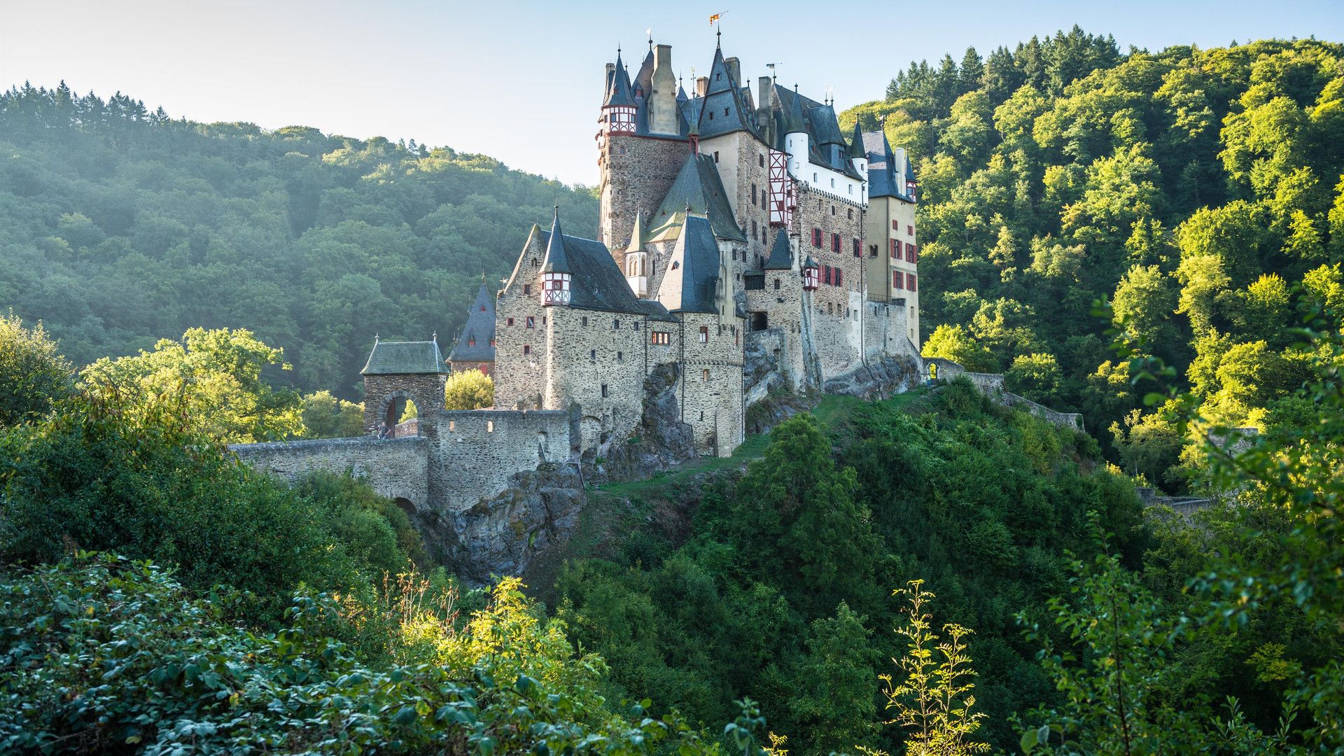1920x1080 Eltz Castle fairytale castle in the Eifel forest