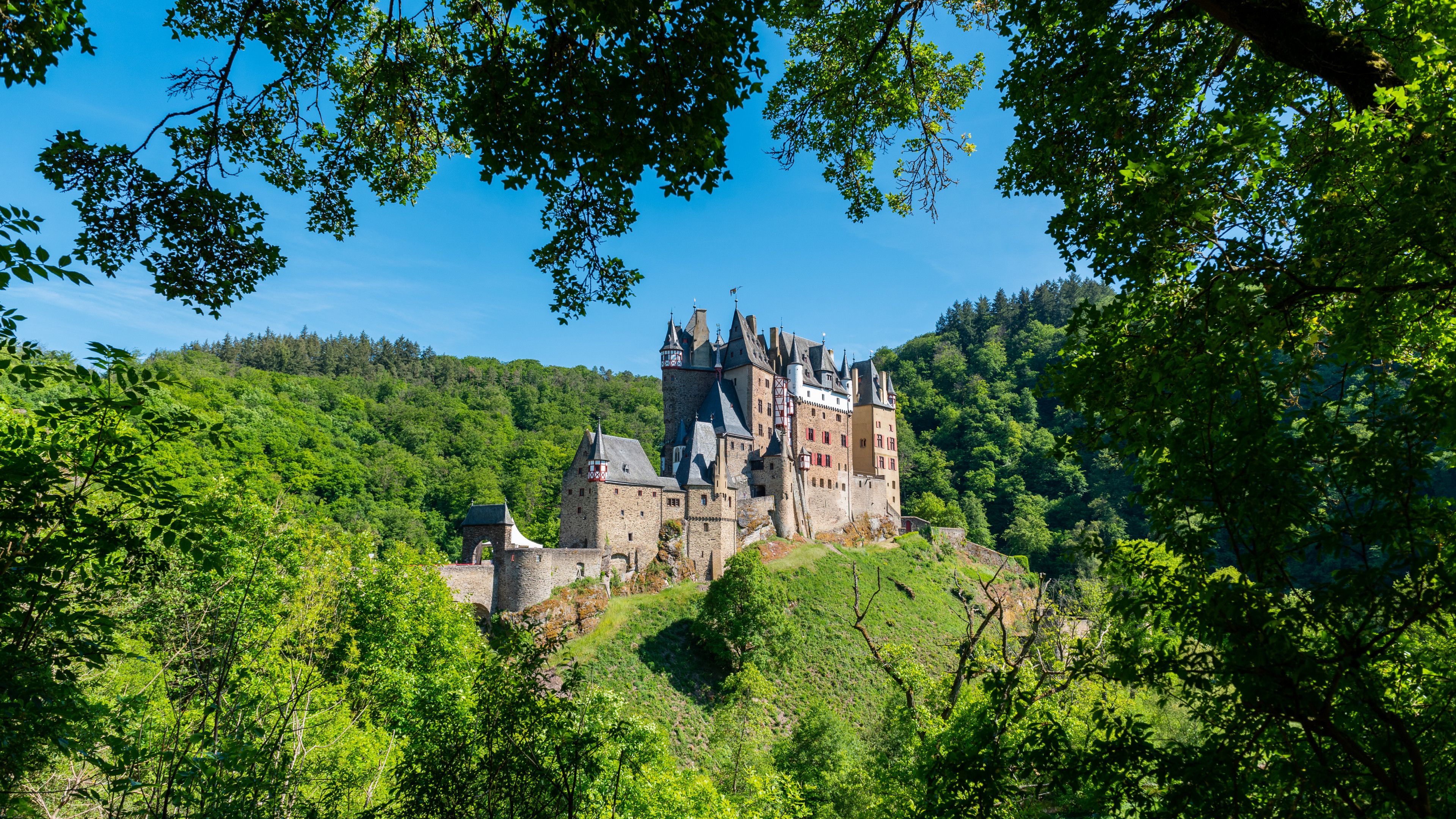 3840x2160 Eltz Castle in the Eltzbachtal / Wierschem