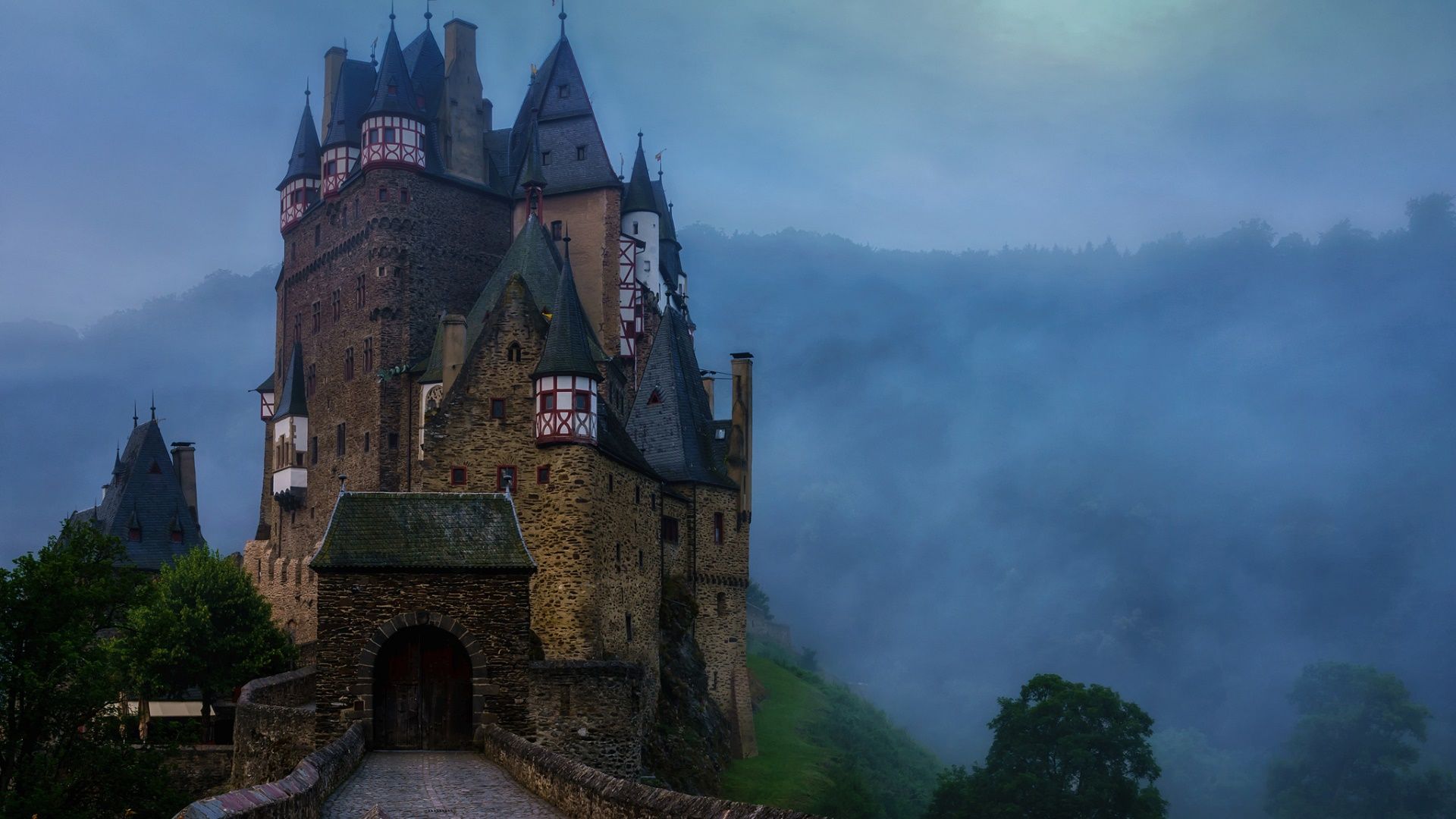 1920x1080 Eltz castle