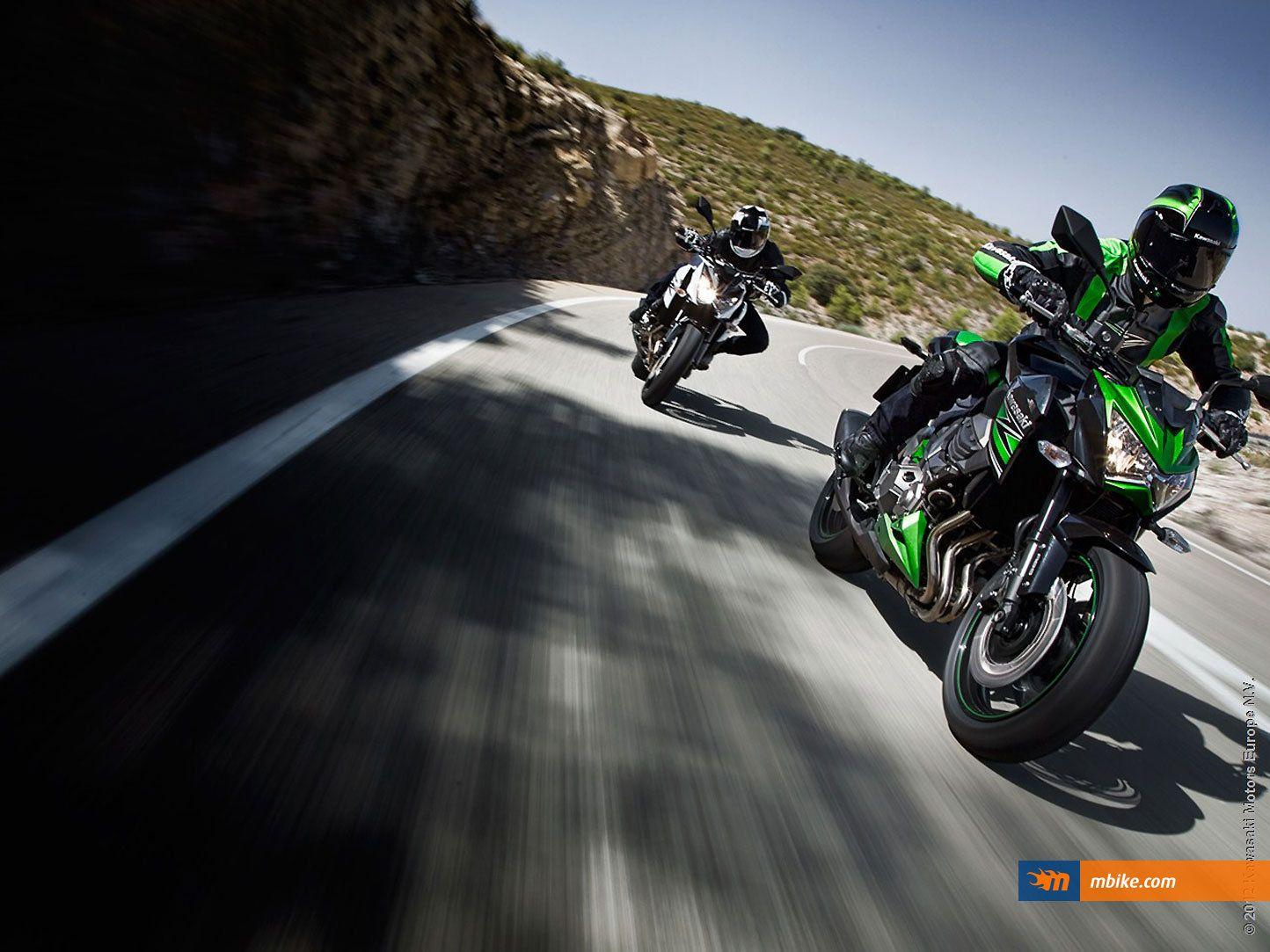1444x1083 Kawasaki Z800 e version Wallpaper