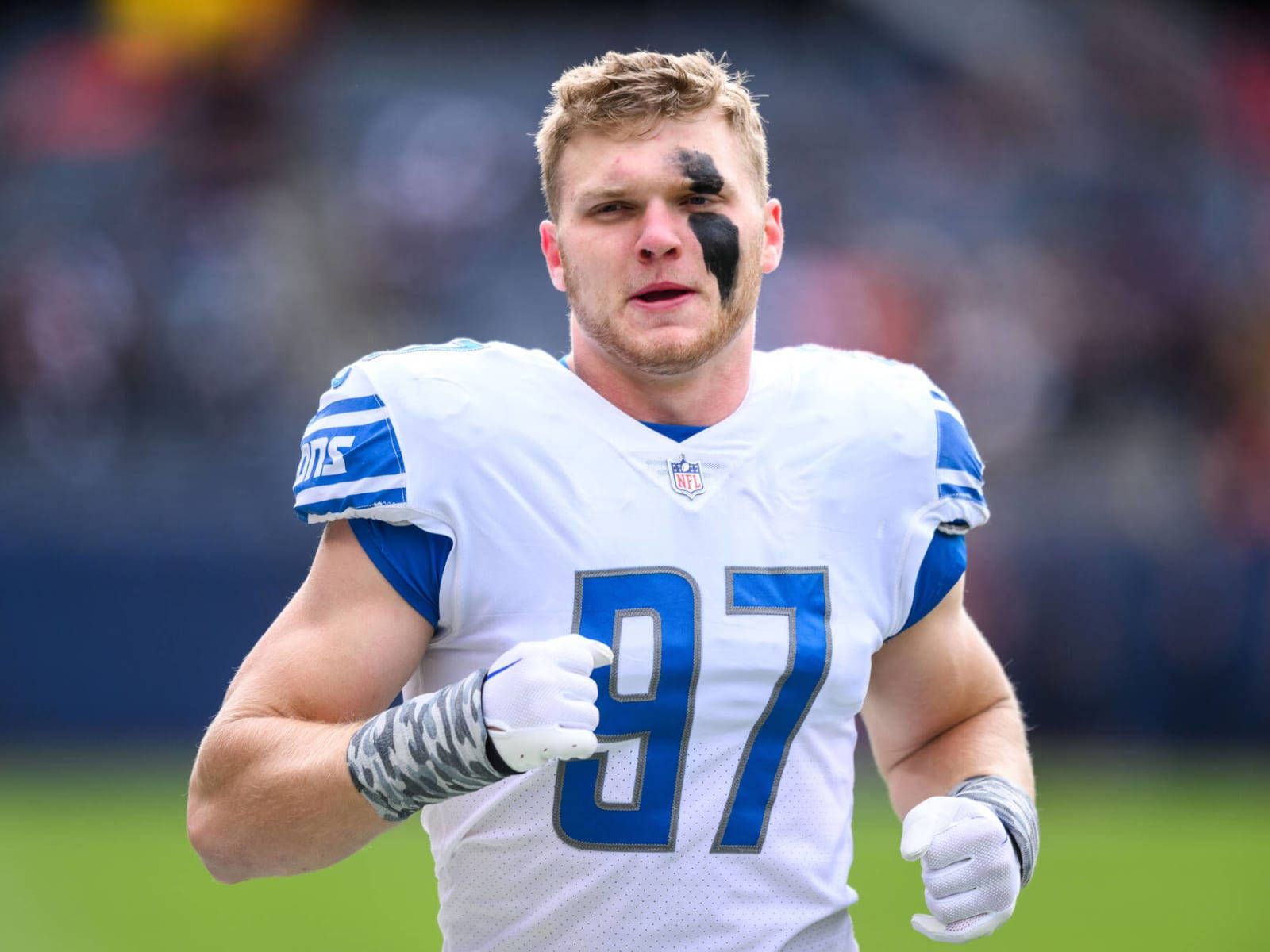 1600x1200 Download NFL Defensive End Aidan Hutchinson Wallpaper